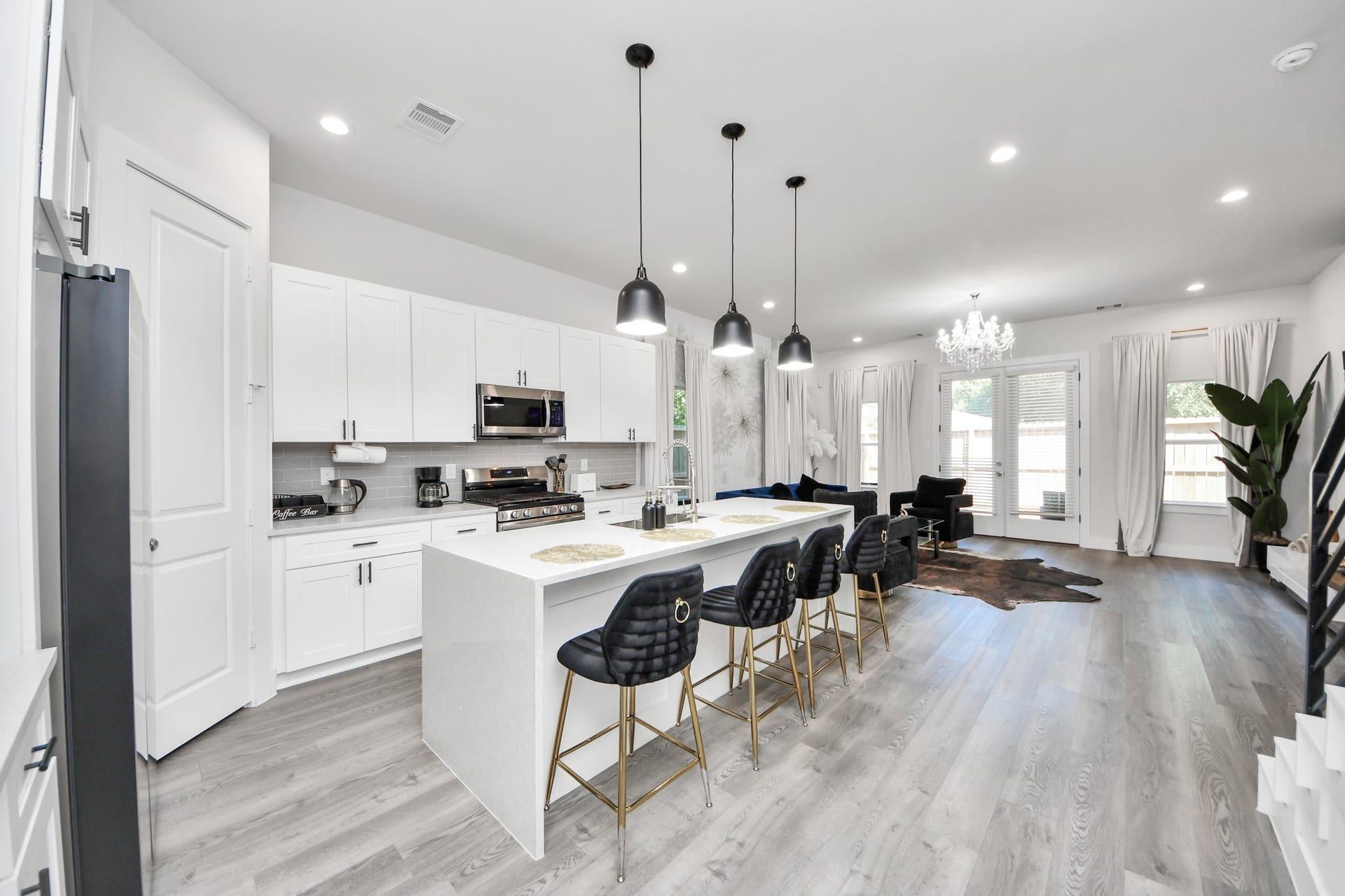 8419 Woodward Street, Houston, TX 77051 8419 Woodward Street, Houston, TX 77051