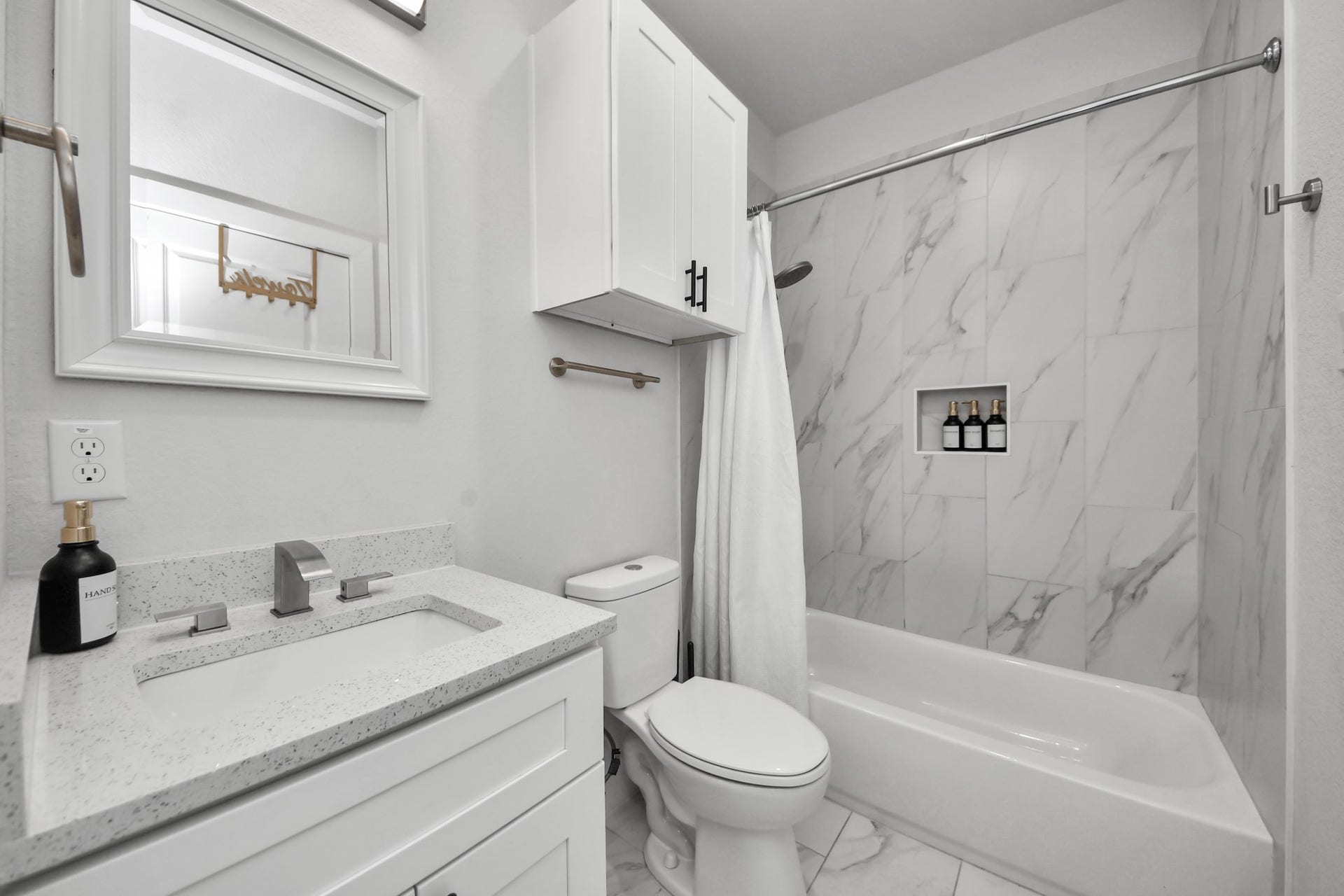 8419 Woodward Street, Houston, TX 77051 8419 Woodward Street, Houston, TX 77051
