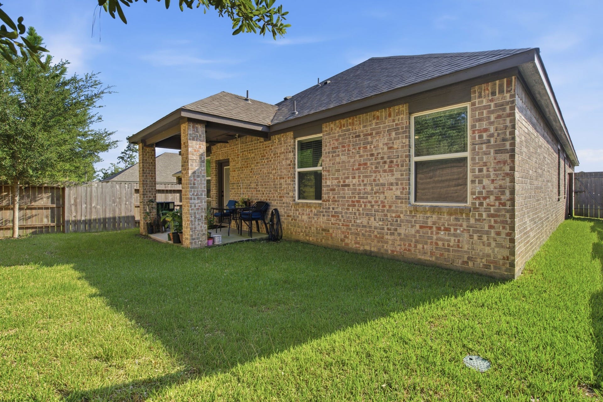 6214 Wedgewood Hills Drive, Conroe, TX 77304