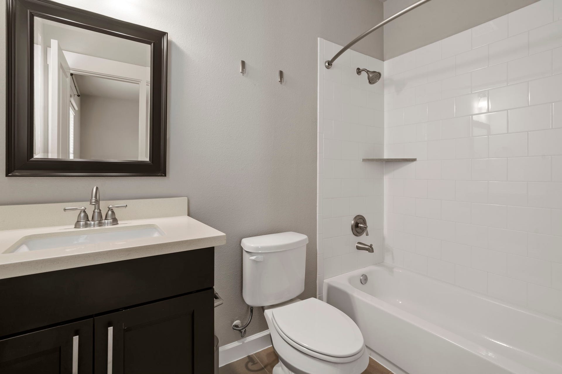 1629 W 23rd Street, Houston, TX 77008 The en suite bathroom includes a shower/tub combination, complementing the home's impressive offering of three full bathrooms and one half bathroom.