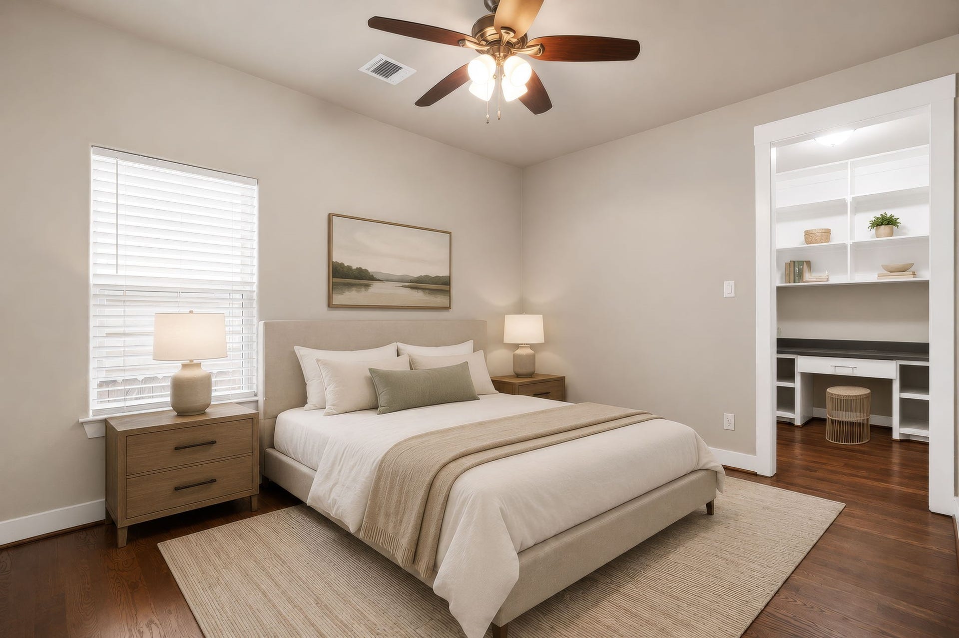 1629 W 23rd Street, Houston, TX 77008 The 1st-floor offers a private bedroom with a 8x5 mini-office with built-ins and an en suite bathideal for guests or working from home. (Digitally staged.)