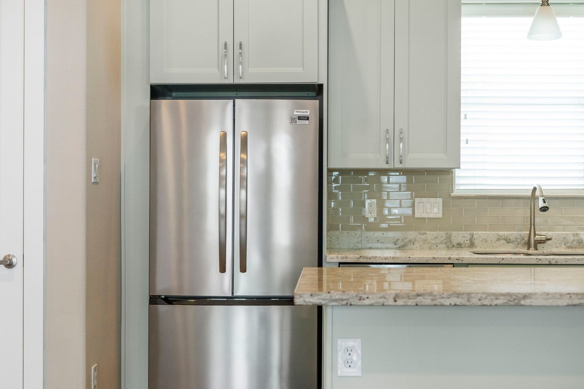 1629 W 23rd Street, Houston, TX 77008 A large window above the sink fills the kitchen with soft natural light while offering a bright and inviting workspace.