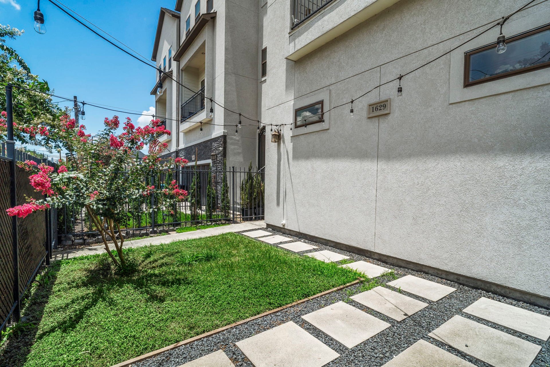 1629 W 23rd Street, Houston, TX 77008 Schedule a private tour today!