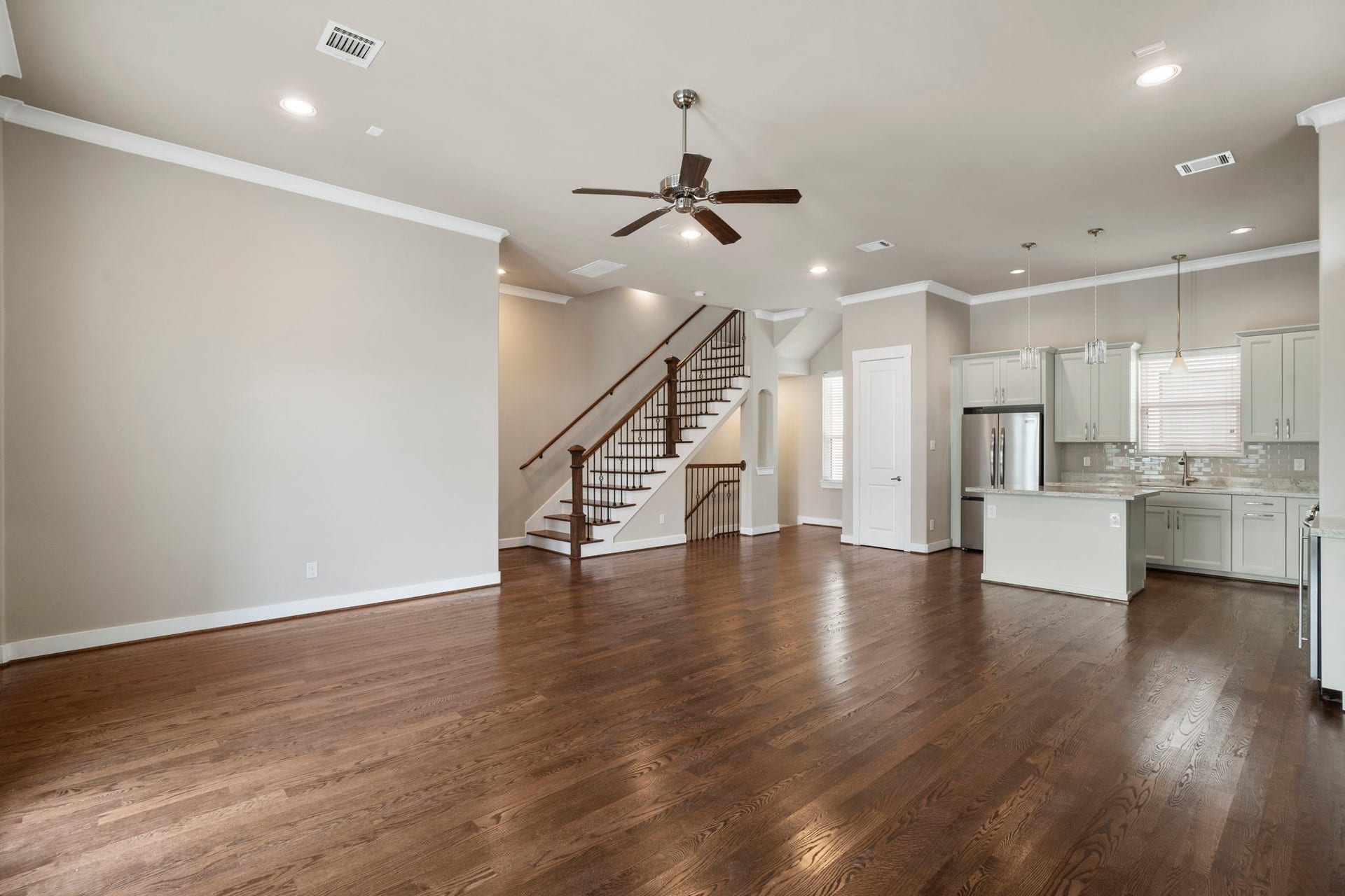 1629 W 23rd Street, Houston, TX 77008 The great room offers endless design possibilities, allowing you to create a formal dining area or a more casual dining space.