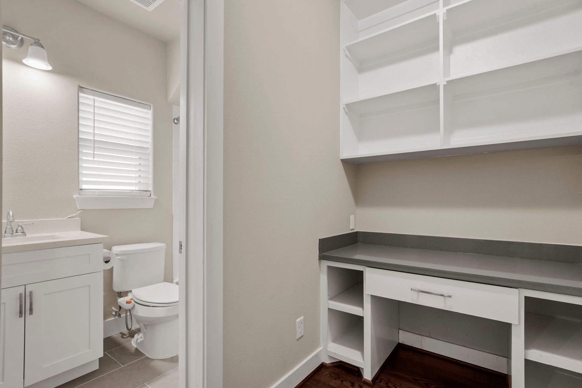 1629 W 23rd Street, Houston, TX 77008 A unique and thoughtful feature of this home, the 8' x 5' mini office is tucked between the bedroom and en suite bathroom and includes a built-in desk and shelvingcreating a dedicated space for working, studying, or staying organized.