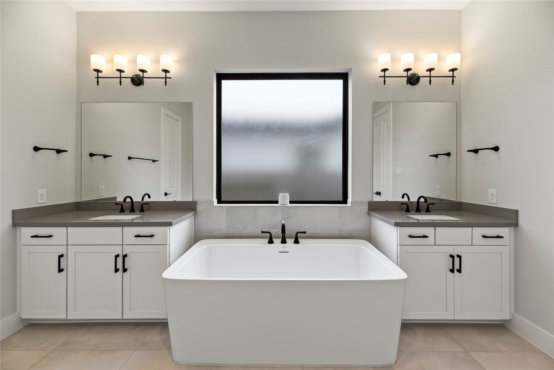 4439 Southpoint Way, Fulshear, TX 77441 The primary bath boasts double vanities with ample storage space and a luxurious soaking tub.