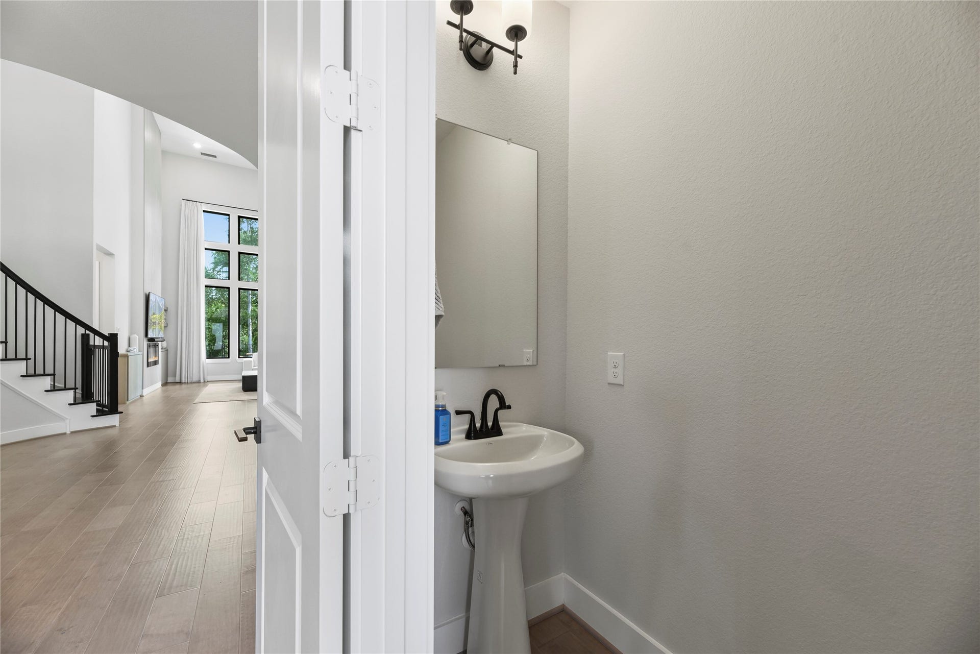 4439 Southpoint Way, Fulshear, TX 77441 Convenient powder room on the first floor.