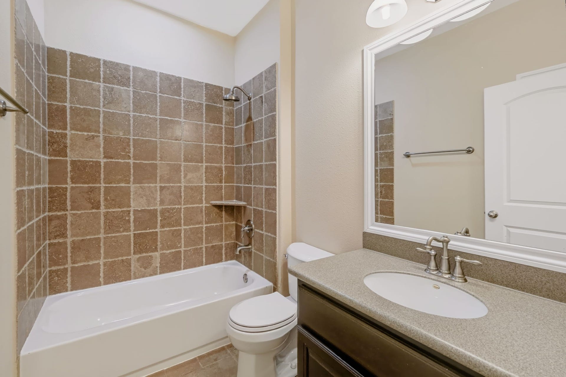 1642 Pultar Road, Richmond, TX 77469 Secondary bathroom is in the hallway between the bedrooms. There is a linen closet behind the bathroom door.