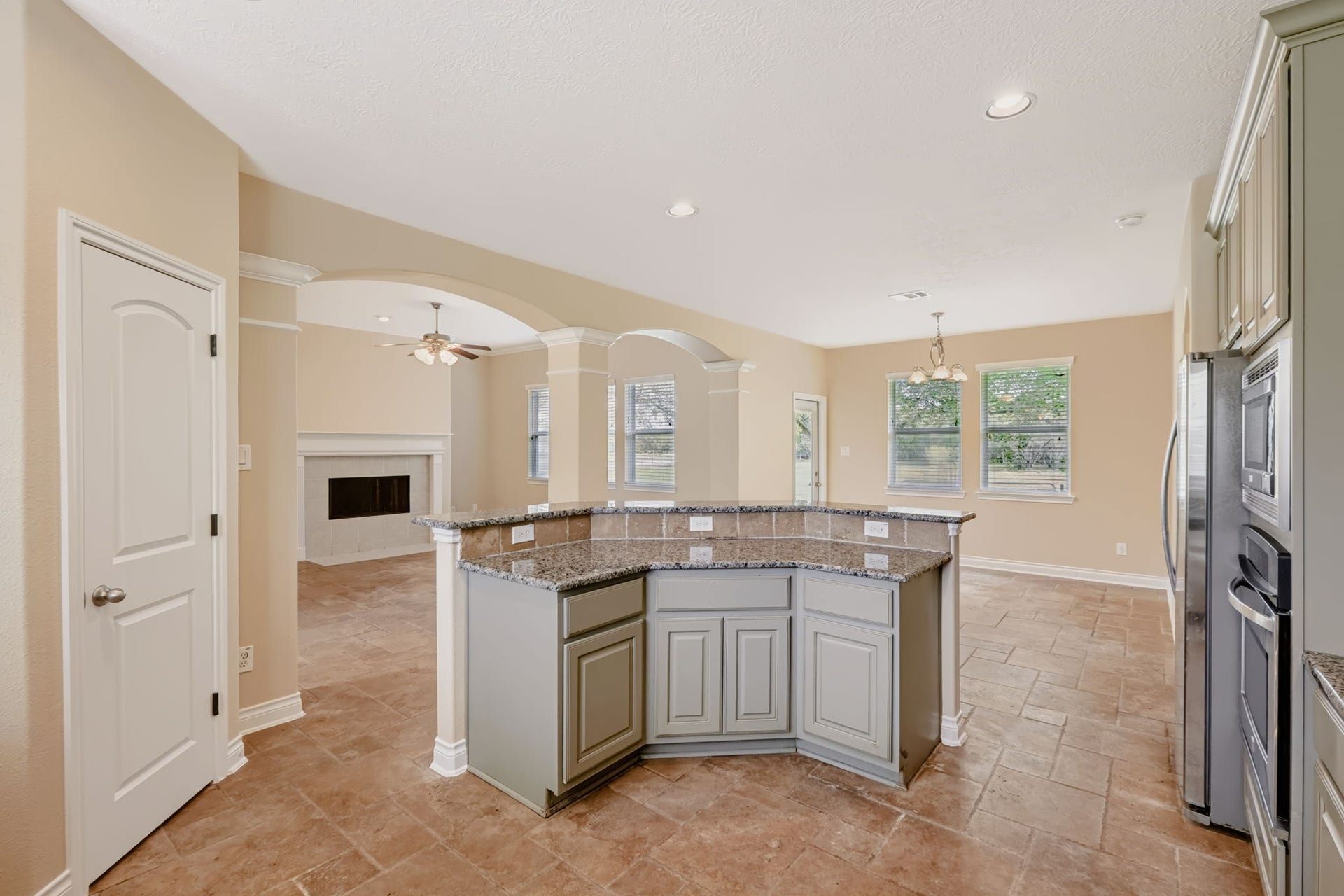 1642 Pultar Road, Richmond, TX 77469 Both the family room and the breakfast room are open to the kitchen, making this home warm and inviting. Walk in pantry through the door on the left of the photo.