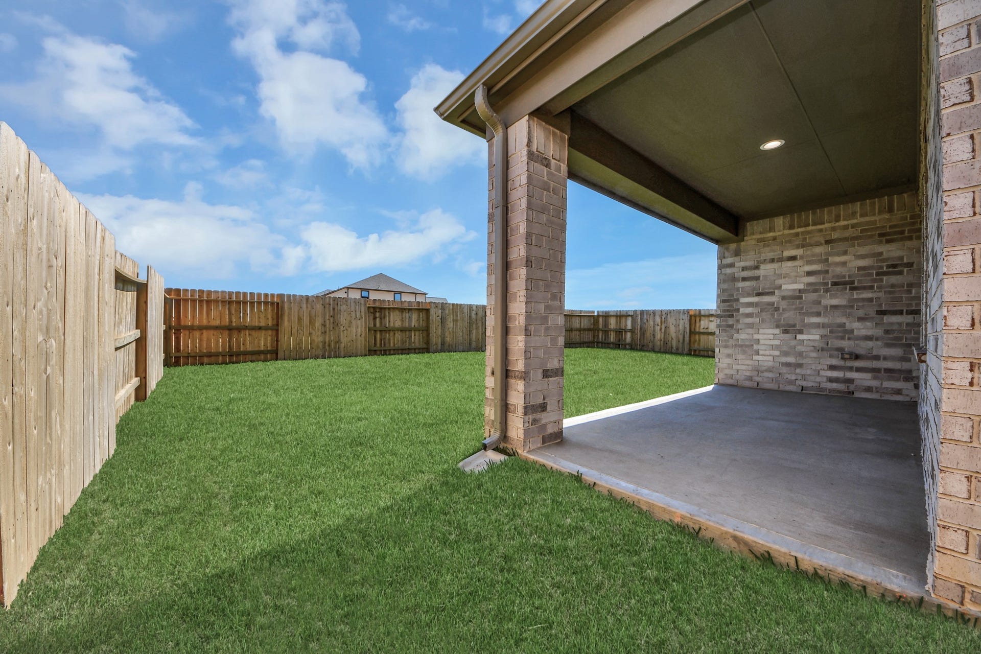 3068 Spoolwood Trail, Magnolia, TX 77355 Come and see this spacious backyard with its beautiful covered patio. There is plenty of room for the kids to play and adults to relax. Perfect for your outdoor living space, patio furniture, bbq pit, and so much more. The possibilities are endless!
