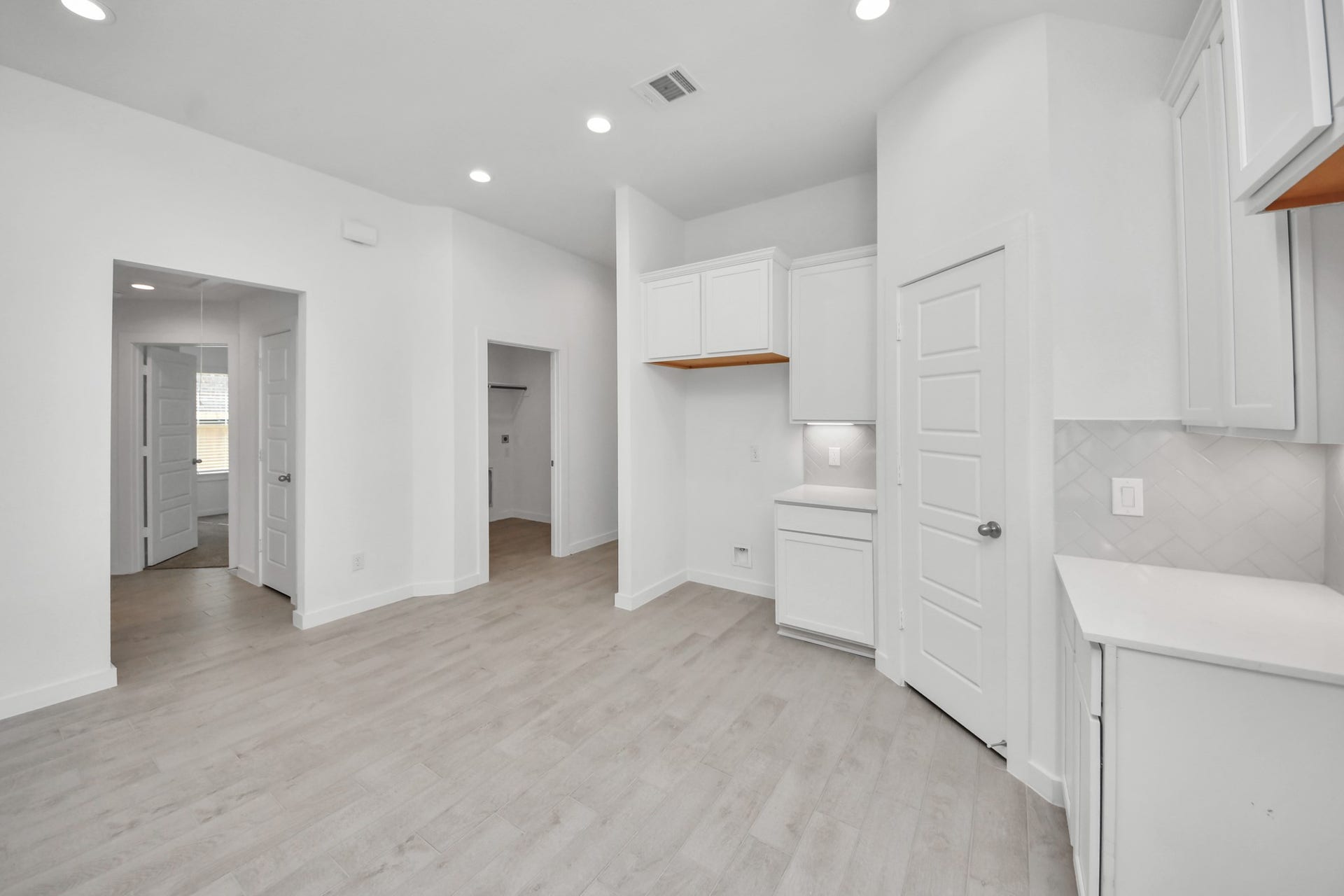 3068 Spoolwood Trail, Magnolia, TX 77355 All of this overlooks your expansive family room, creating a perfect space for culinary delights and family gatherings.