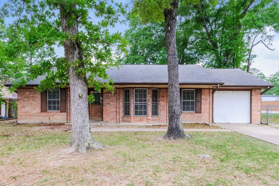 Property photo for 200 Montrose Circle, Conroe, TX