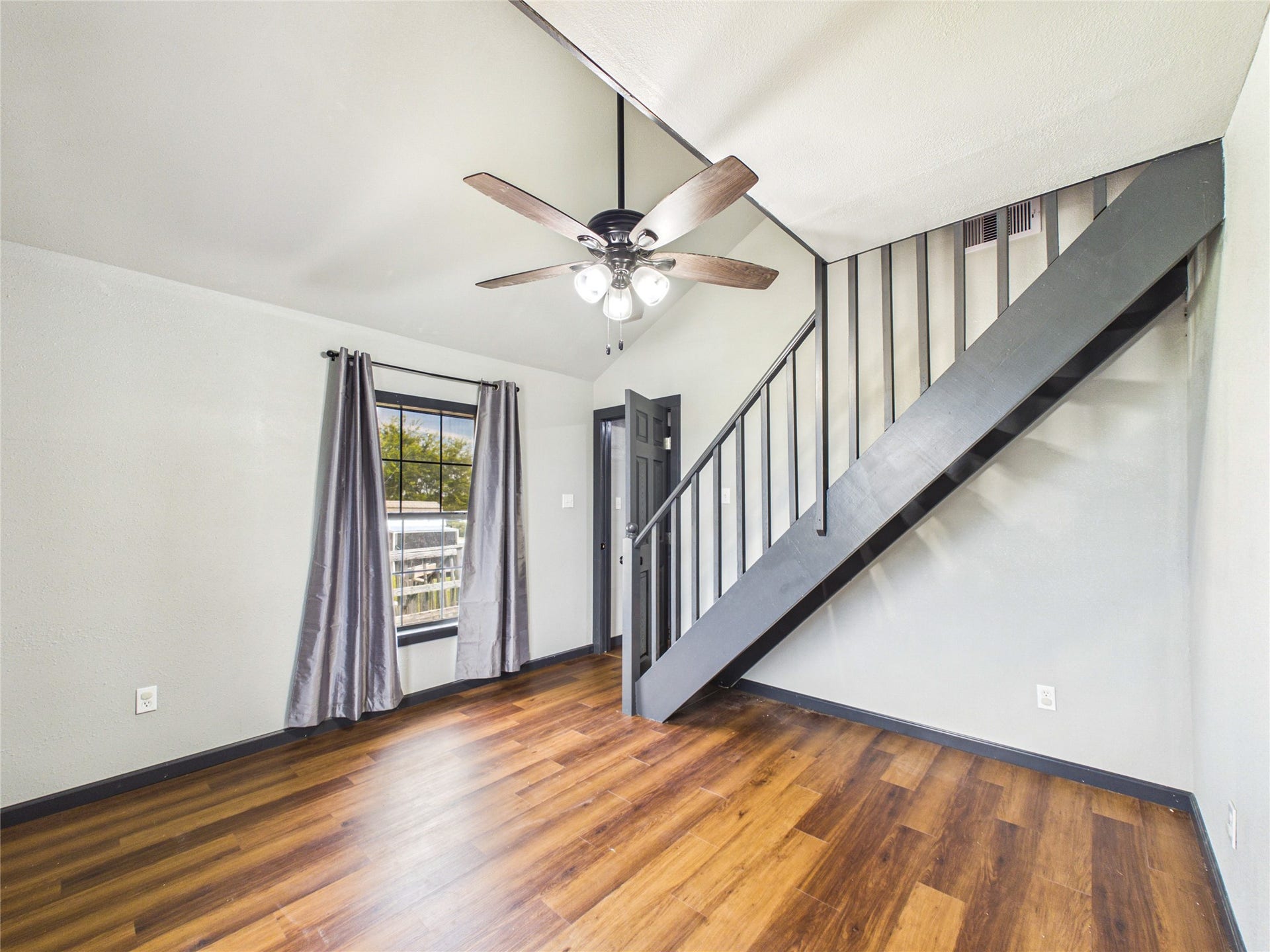 4607 Swan Street, Hitchcock, TX 77563 4607 Swan Street, Hitchcock, TX 77563