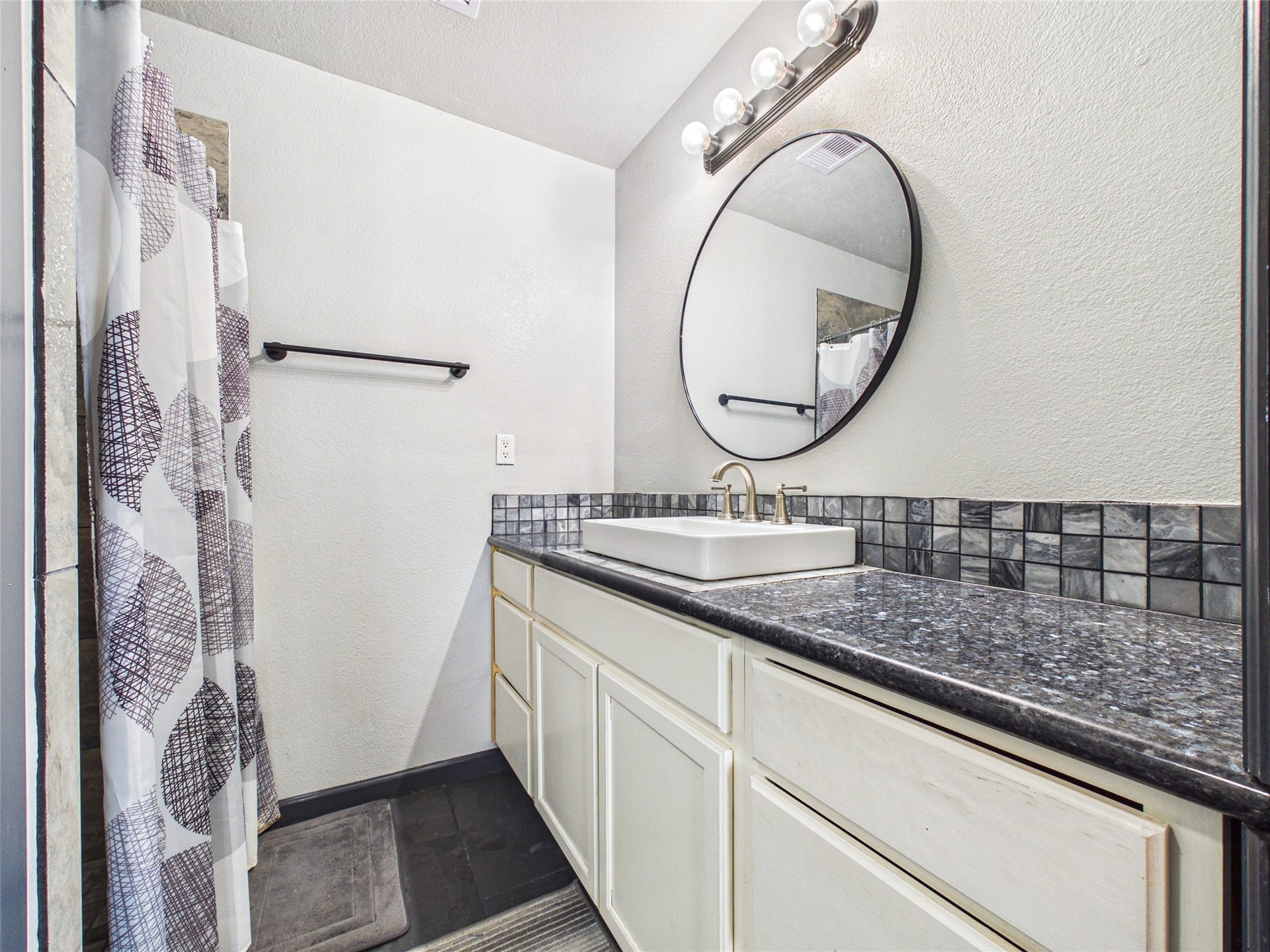 4607 Swan Street, Hitchcock, TX 77563 4607 Swan Street, Hitchcock, TX 77563