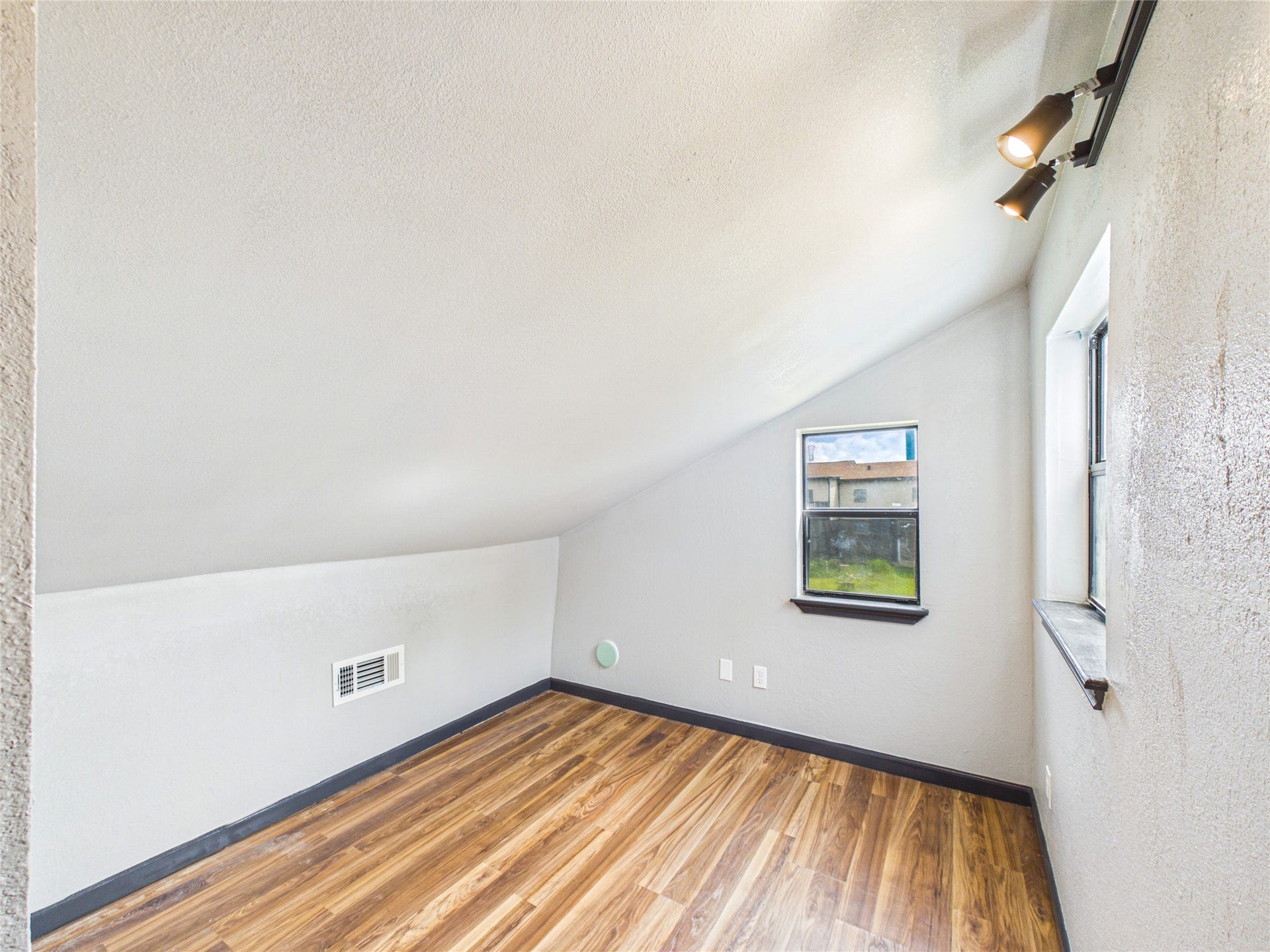 4607 Swan Street, Hitchcock, TX 77563 4607 Swan Street, Hitchcock, TX 77563