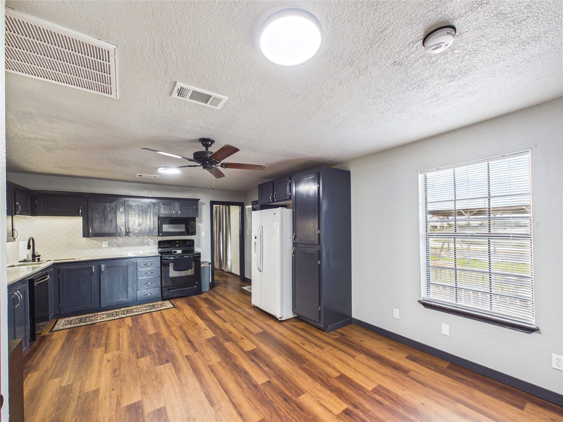 4607 Swan Street, Hitchcock, TX 77563 4607 Swan Street, Hitchcock, TX 77563