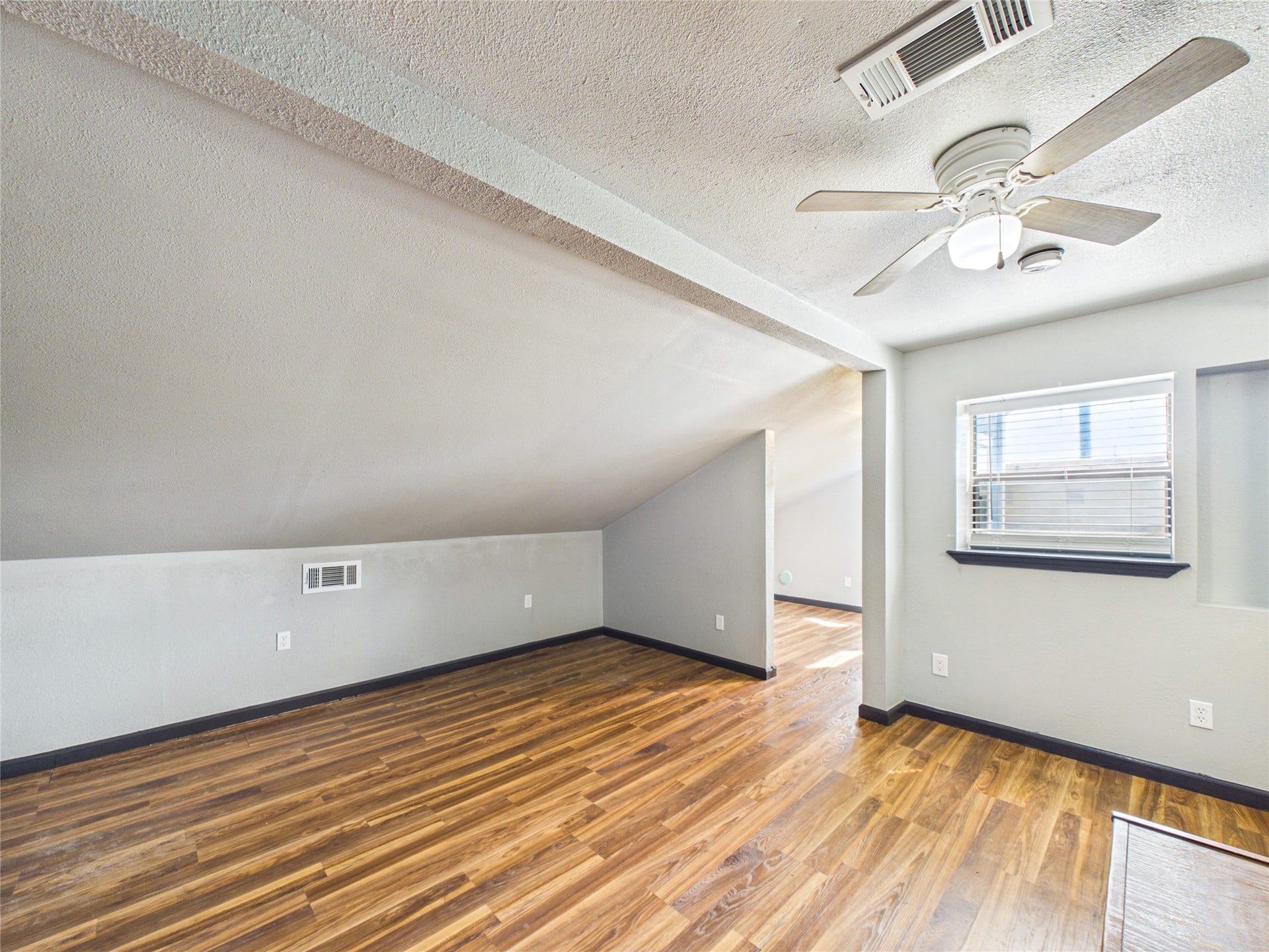 4607 Swan Street, Hitchcock, TX 77563 4607 Swan Street, Hitchcock, TX 77563