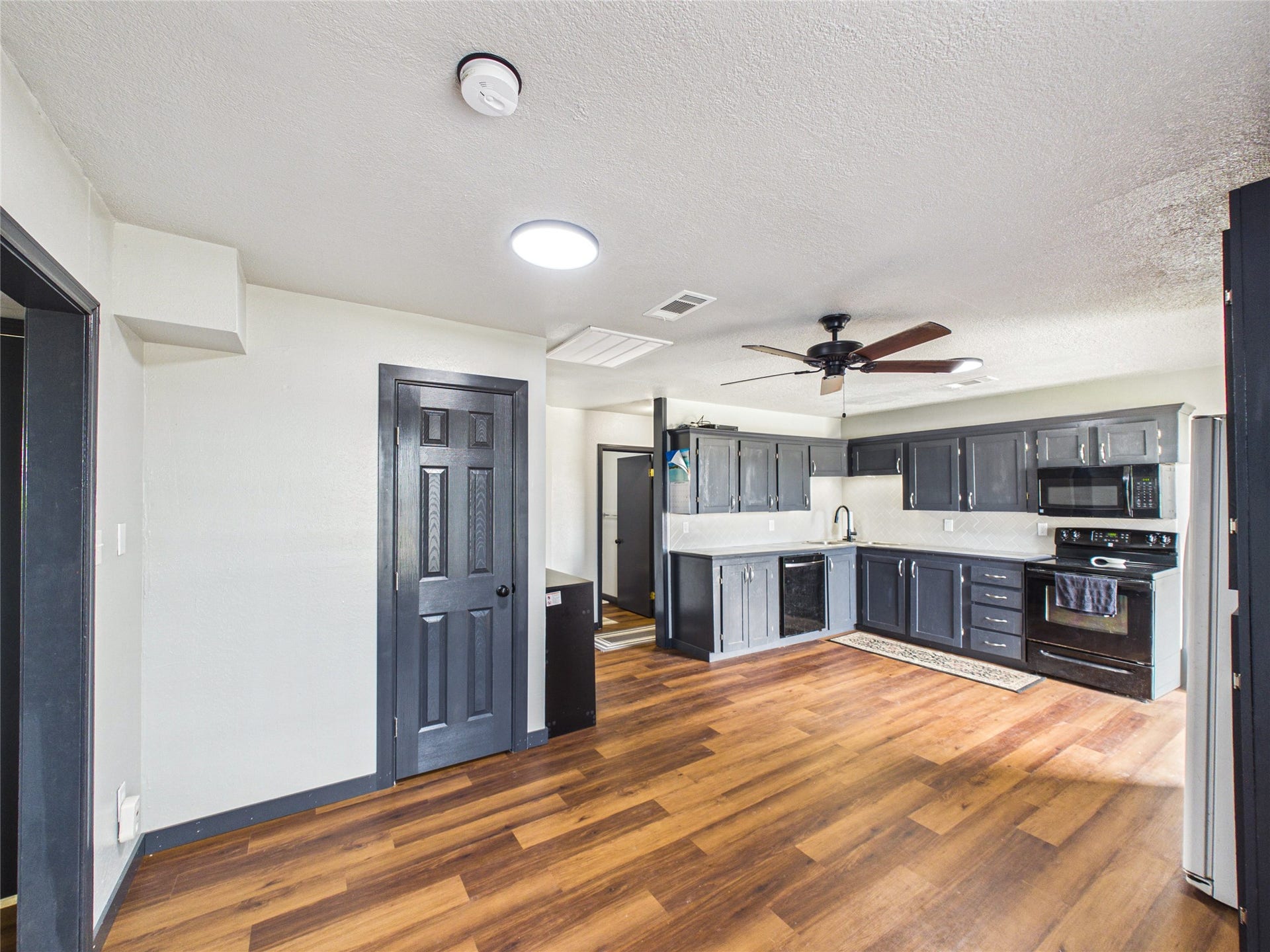 4607 Swan Street, Hitchcock, TX 77563 4607 Swan Street, Hitchcock, TX 77563