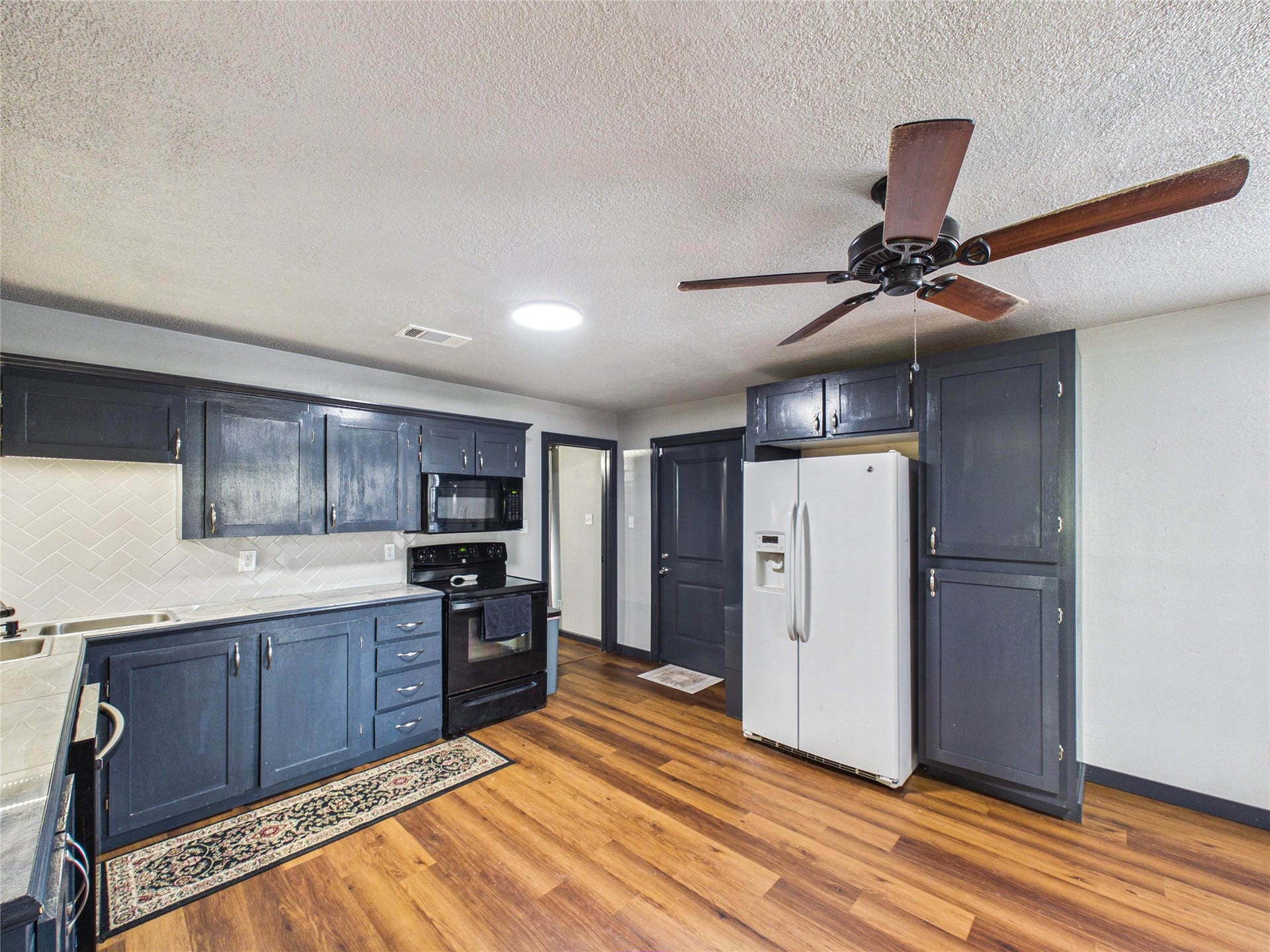 4607 Swan Street, Hitchcock, TX 77563 4607 Swan Street, Hitchcock, TX 77563