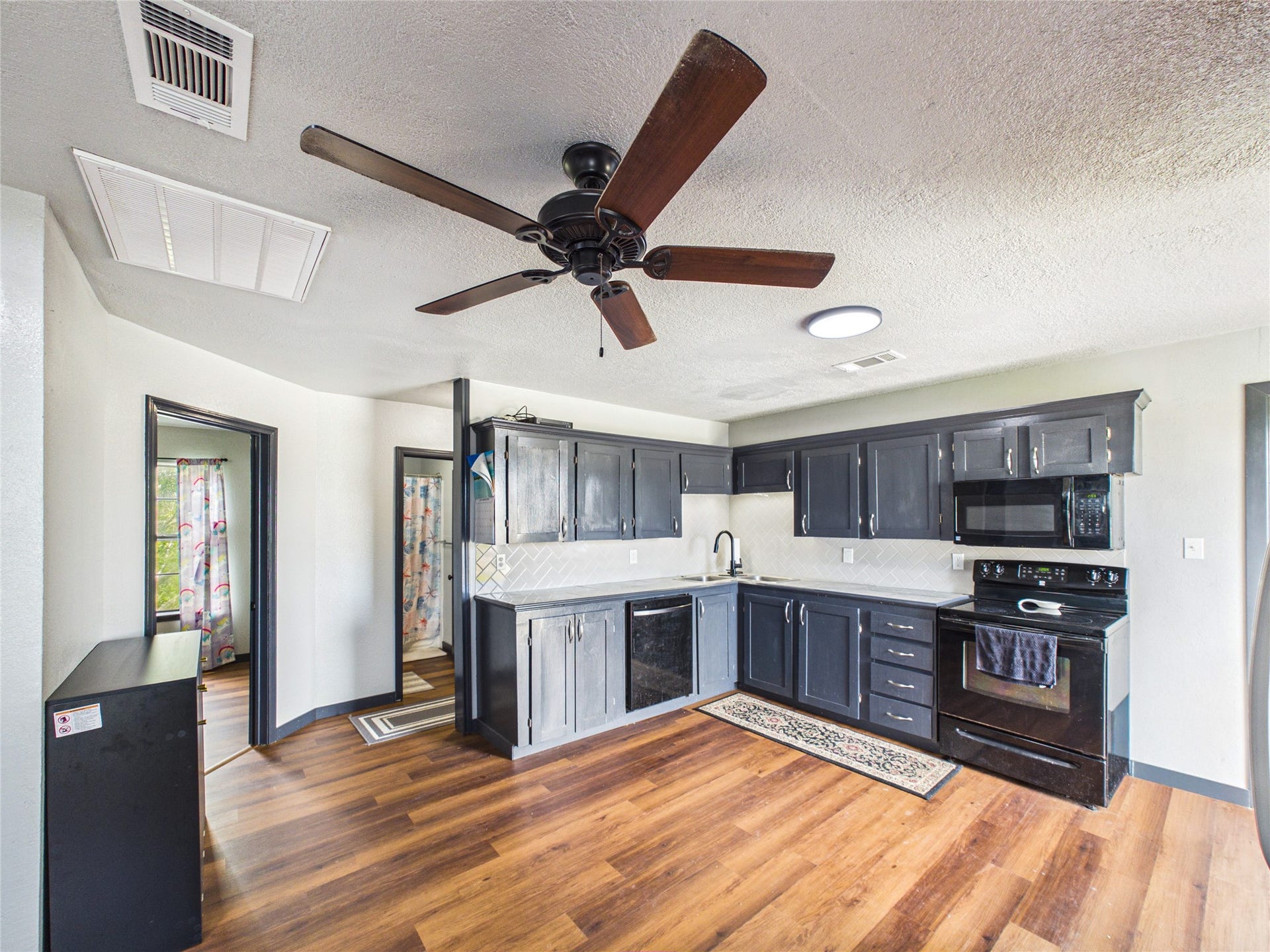 4607 Swan Street, Hitchcock, TX 77563 4607 Swan Street, Hitchcock, TX 77563