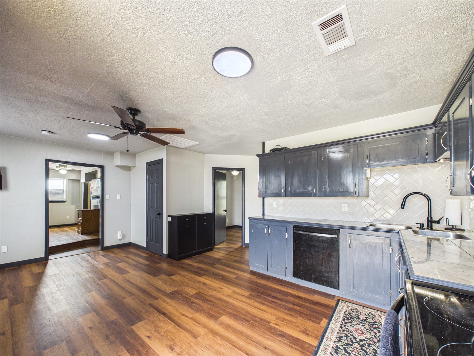 4607 Swan Street, Hitchcock, TX 77563 4607 Swan Street, Hitchcock, TX 77563