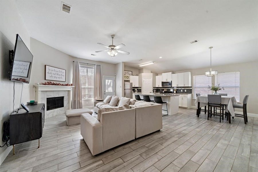 Property photo for 1830 Sherwood Forest Circle, League City, TX