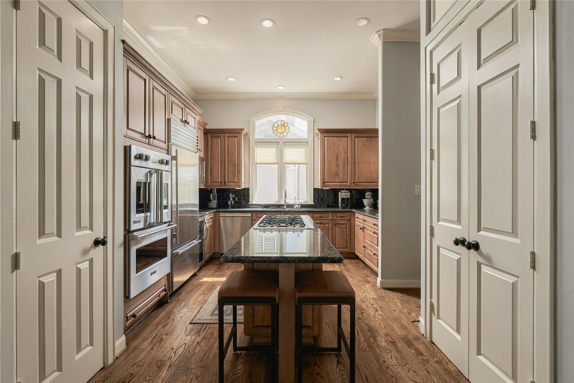 523 Lovett Boulevard, Houston, TX 77006 From this angle, the kitchens scale really comes into focus, with the long central island, extensive cabinetry and multiple storage areas keeping everything within reach.