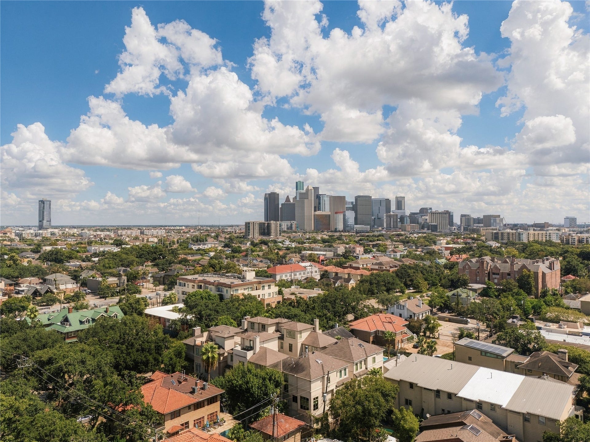 523 Lovett Boulevard, Houston, TX 77006 Sweeping aerial views showcase 523 Lovetts close-in Montrose setting and unmistakable Downtown Houston skyline backdrop.