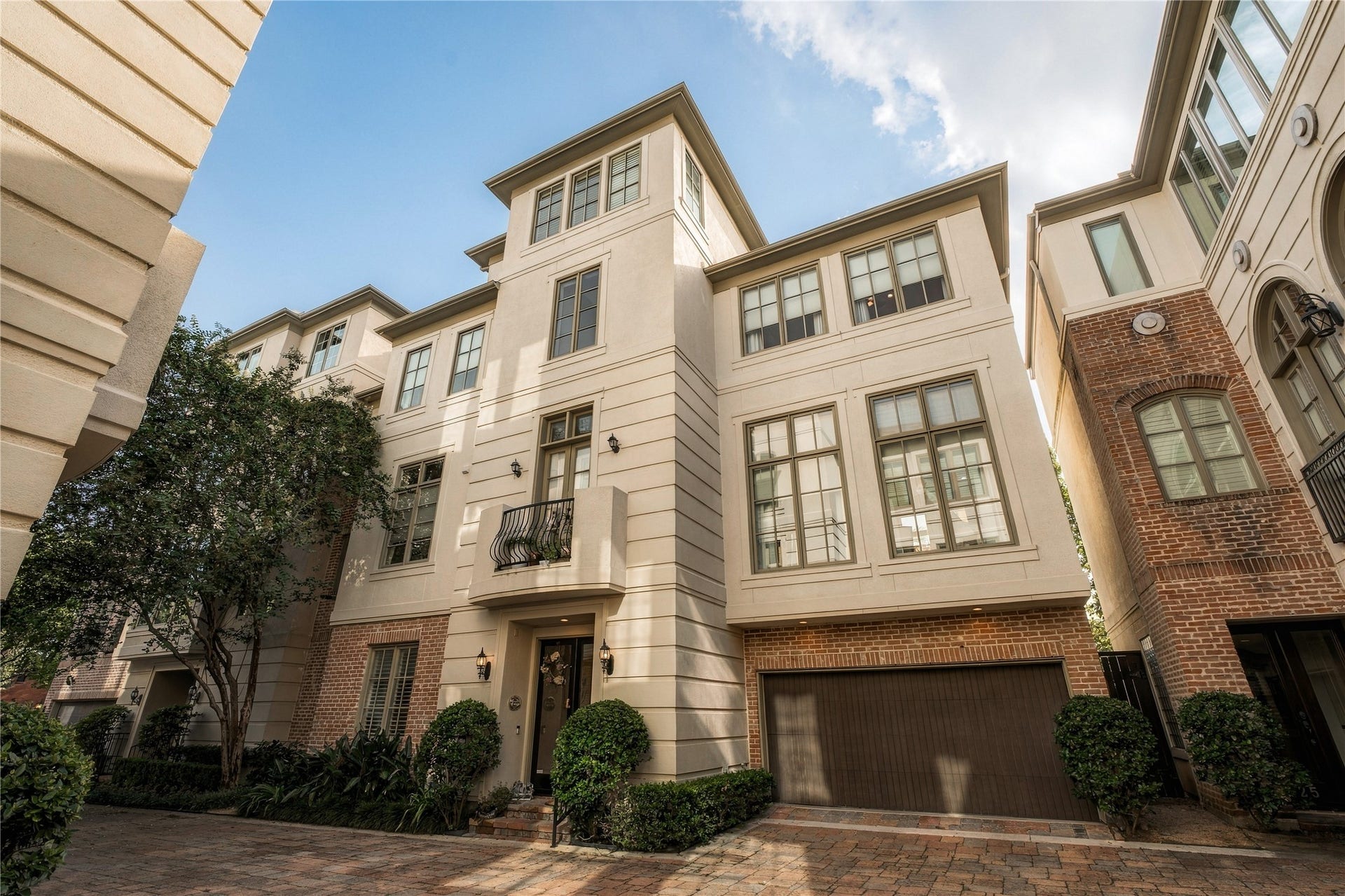 523 Lovett Boulevard, Houston, TX 77006 A wider perspective shows how the home settles into the intimate community, with mature landscaping, traditional detailing and a tucked-away feel that contrasts with the city just beyond it.