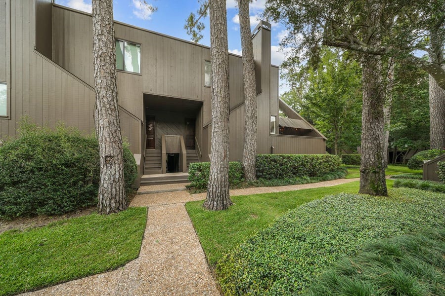 Property photo for 11 Litchfield Lane, Houston, TX