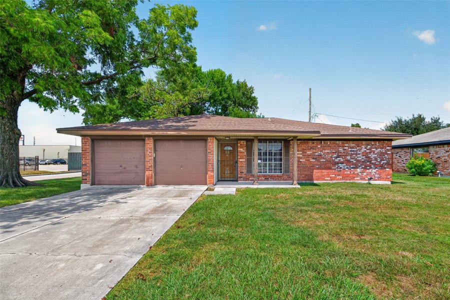Property photo for 103 Mill Stream Lane, Houston, TX