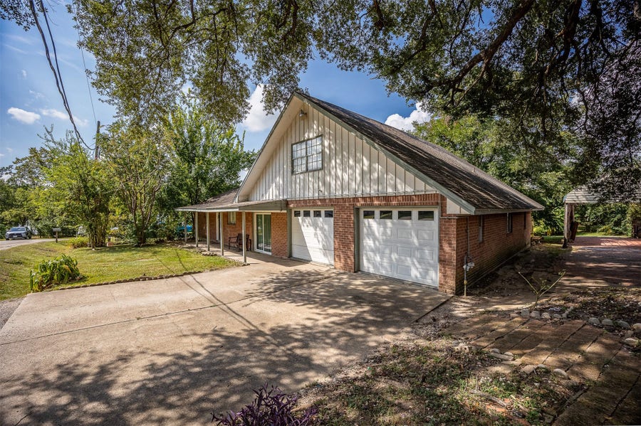Property photo for 110 S 9th Street, Highlands, TX
