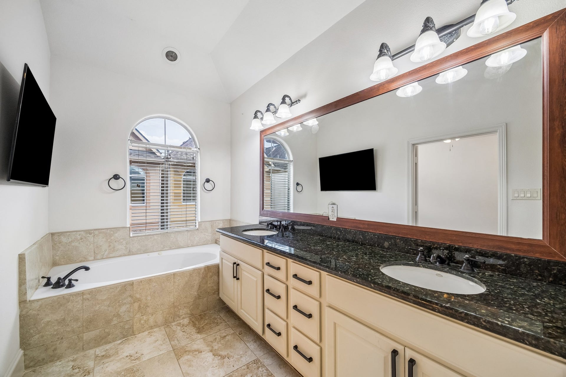 330 Gregg Street, Houston, TX 77020 330 Gregg Street, Houston, TX 77020