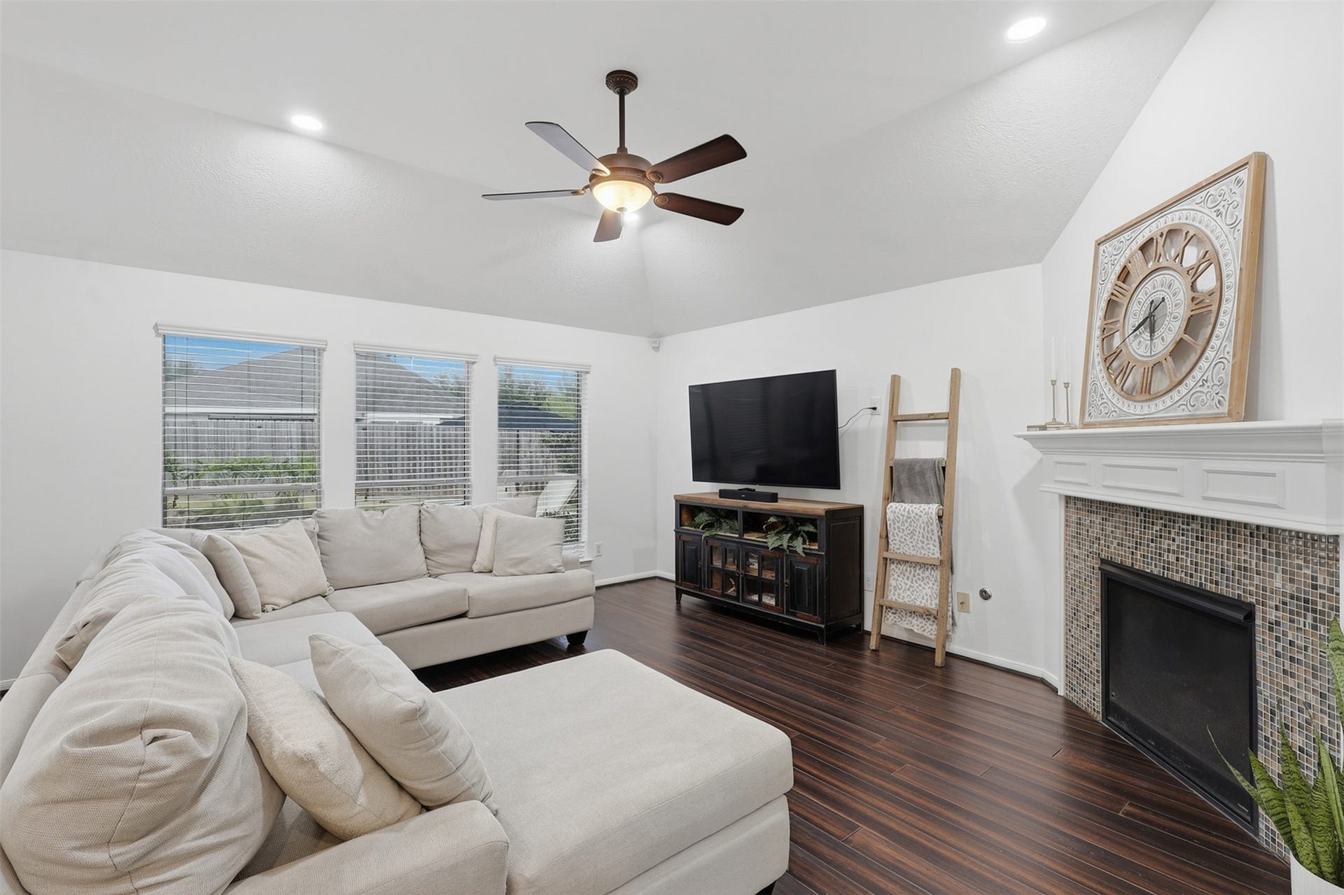 3203 Cactus Heights Lane, Pearland, TX 77581 3203 Cactus Heights Lane, Pearland, TX 77581