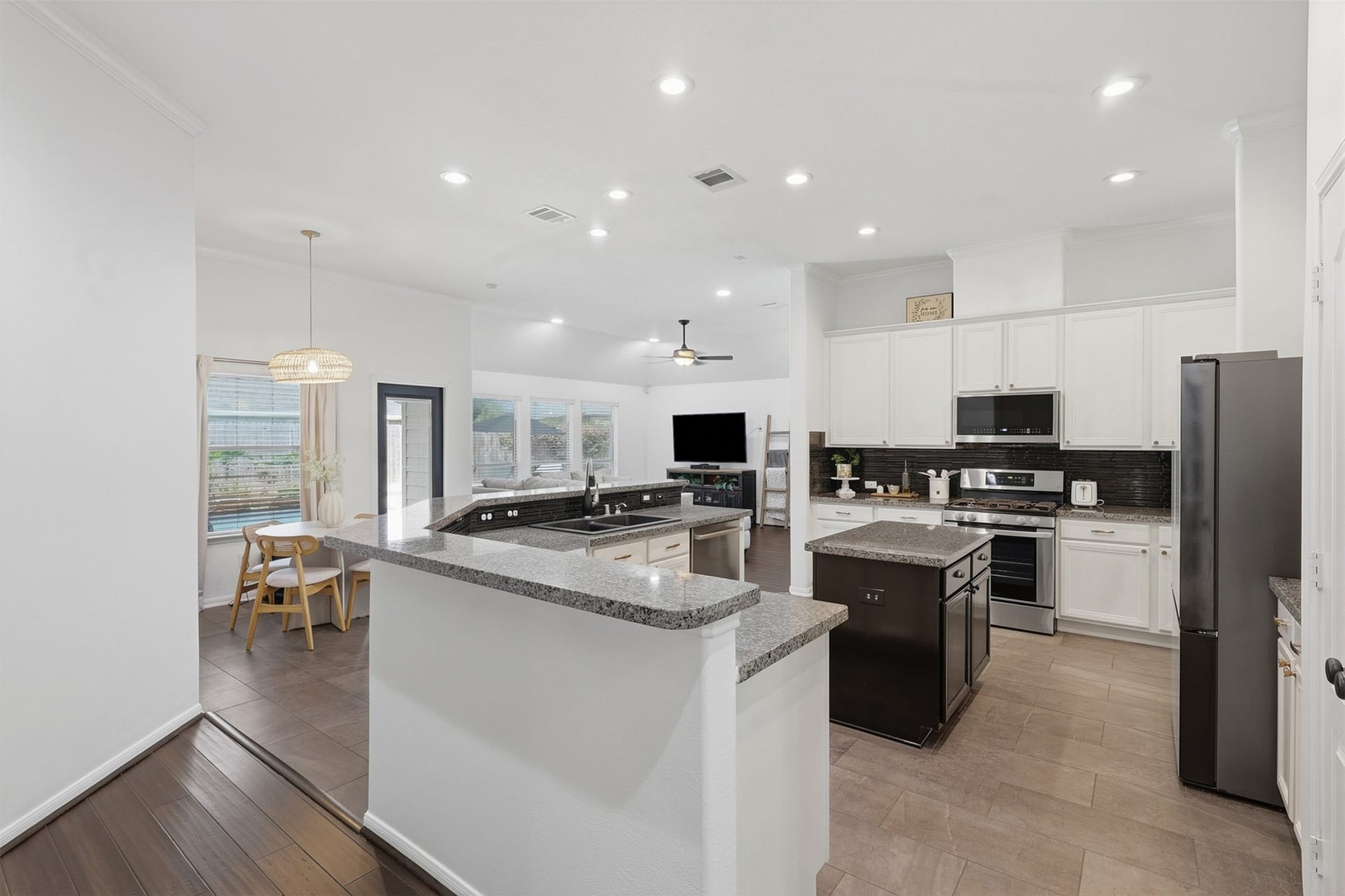 3203 Cactus Heights Lane, Pearland, TX 77581 3203 Cactus Heights Lane, Pearland, TX 77581