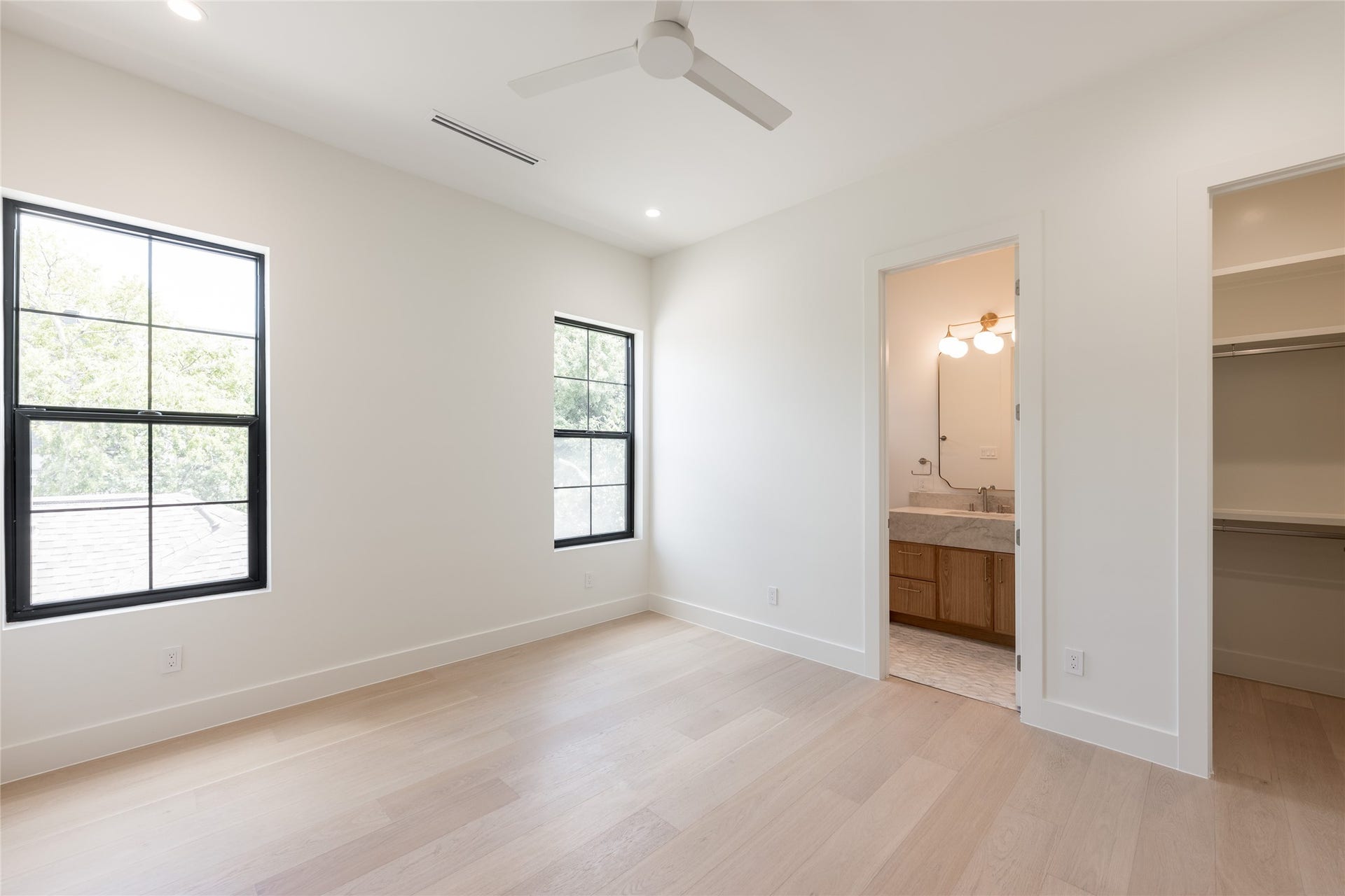 1109 Voight Street, Houston, TX 77009 Another secondary bedroom offers generous proportions, abundant natural light and direct access to its ensuite bath, giving each bedroom a true sense of privacy.
