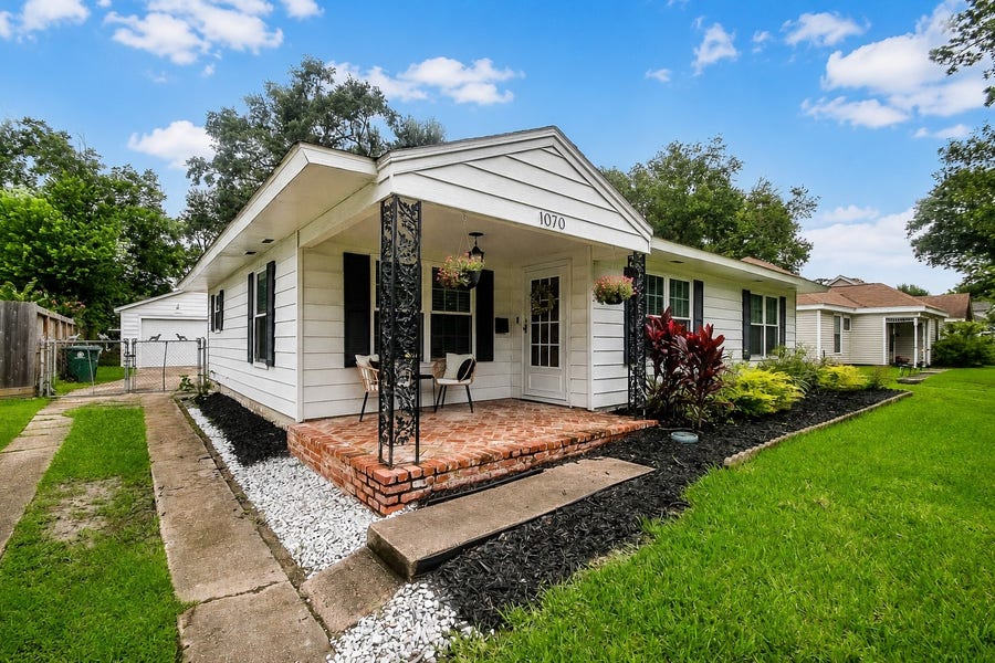 Property photo for 1070 W 43rd Street, Houston, TX