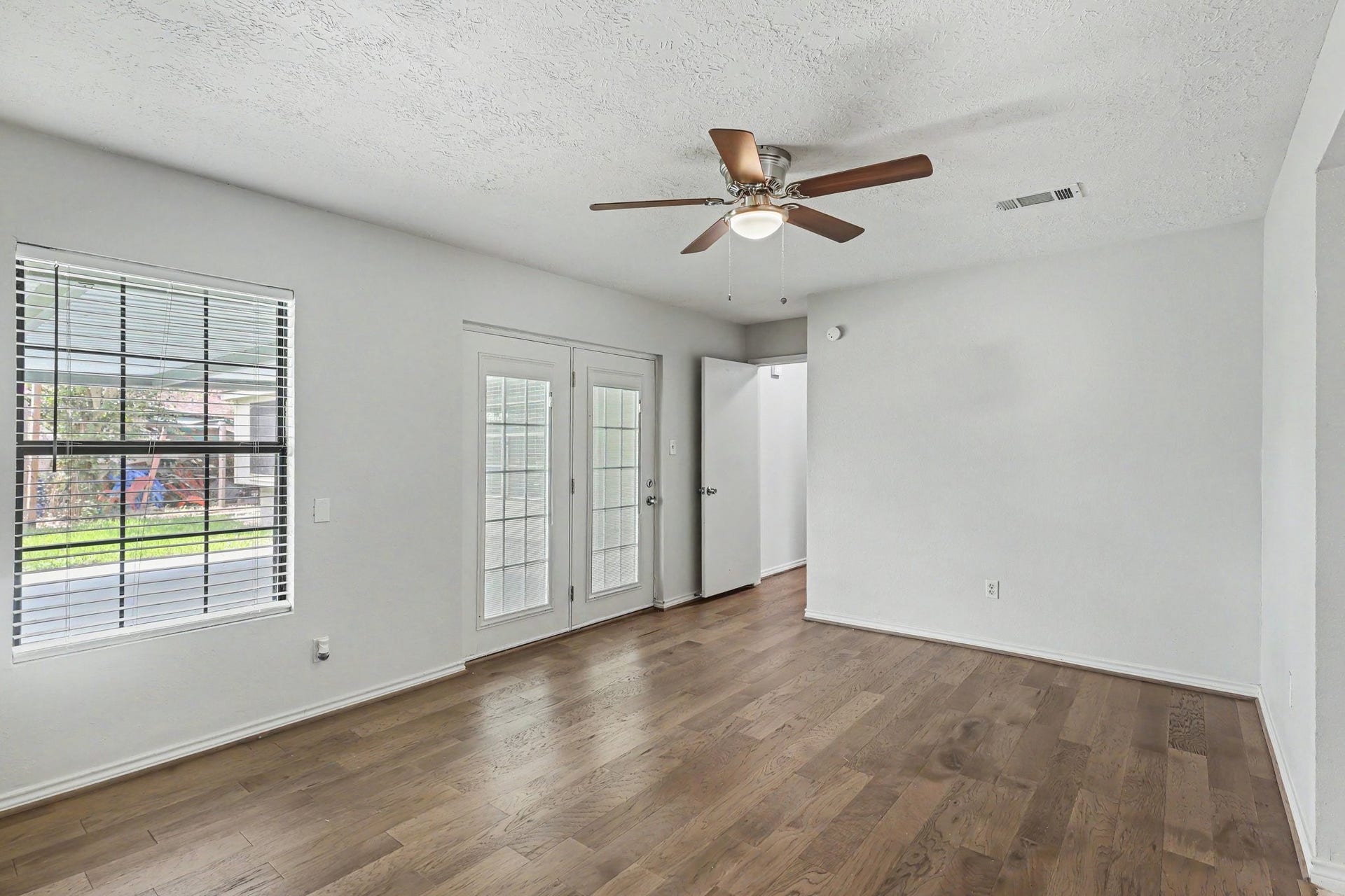 16422 Hibiscus Lane, Friendswood, TX 77546 16422 Hibiscus Lane, Friendswood, TX 77546