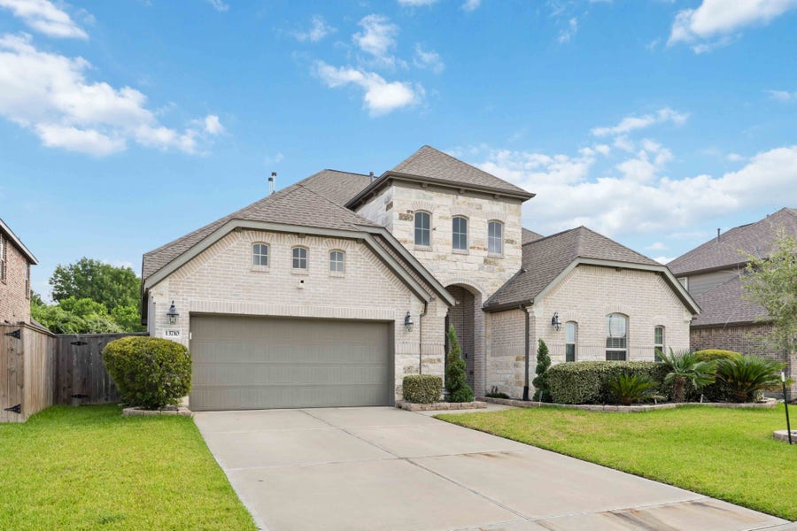 Property photo for 13710 Sturcombe Glen Trail, Rosharon, TX