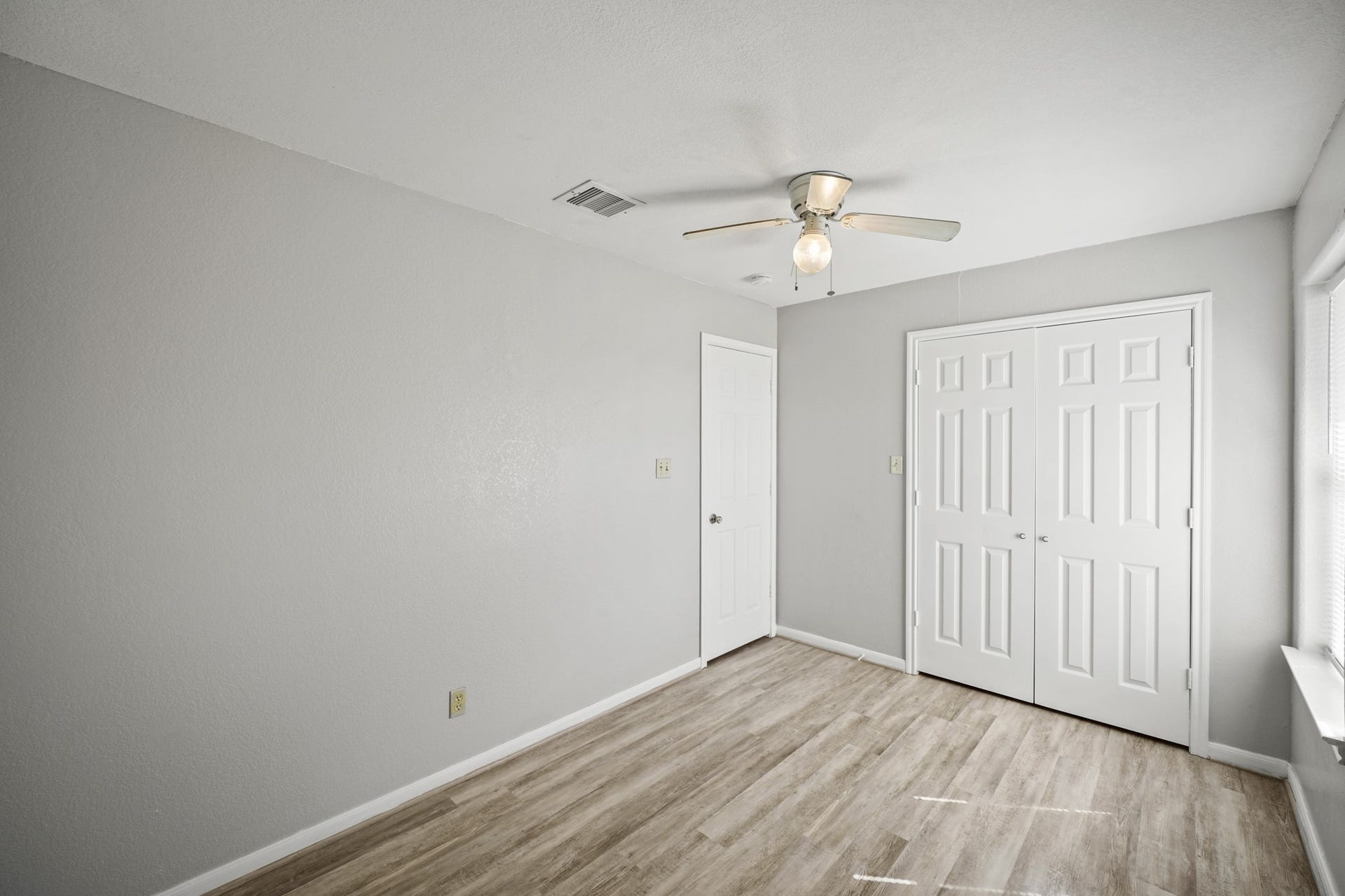 Alternate bedroom