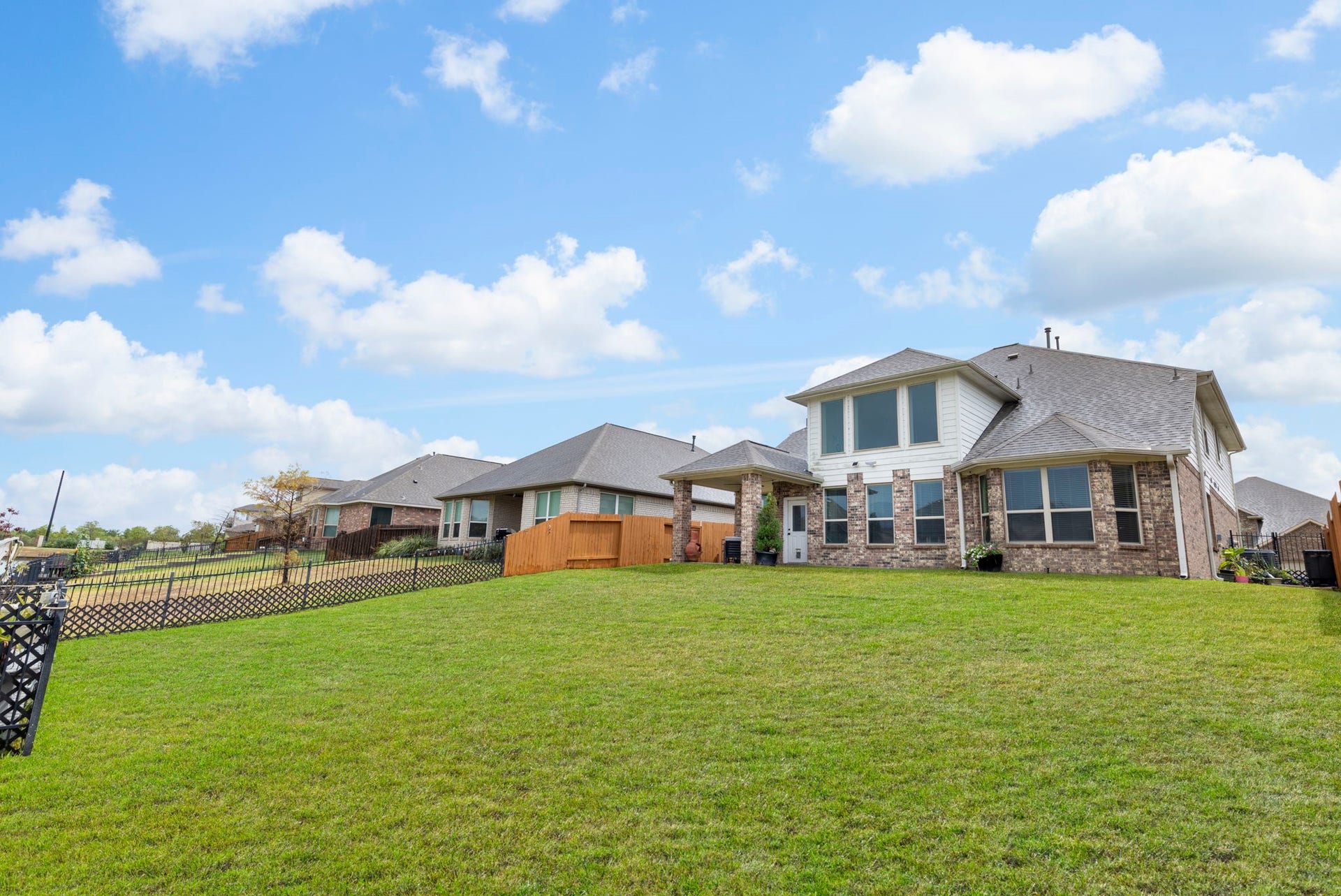 24030 Cannon Anello Court, Katy, TX 77493 The backyard has endless possibilities!
