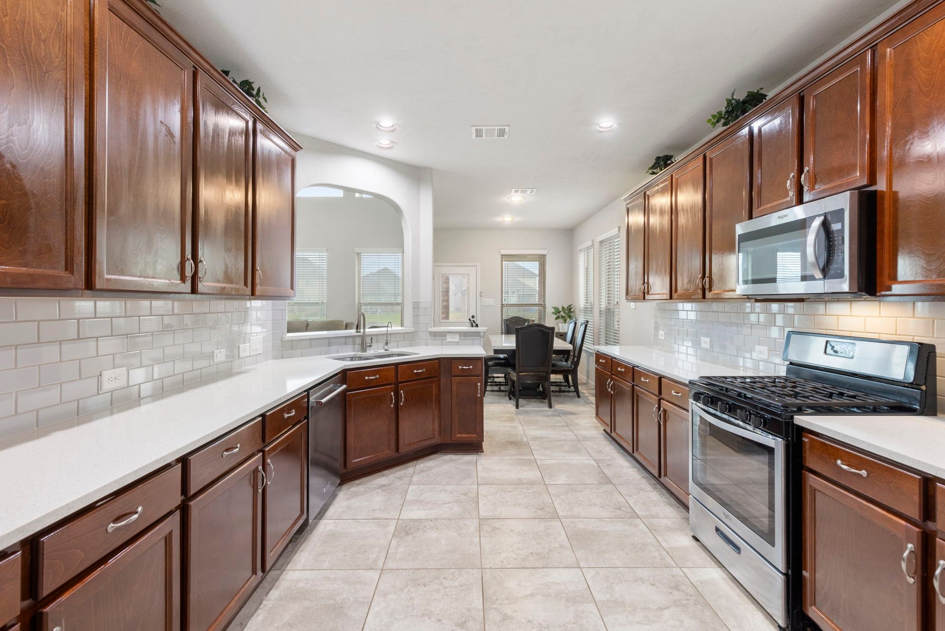 24030 Cannon Anello Court, Katy, TX 77493 The heart of the home, this inviting kitchen creates a welcoming space for cooking, gathering, and entertaining.