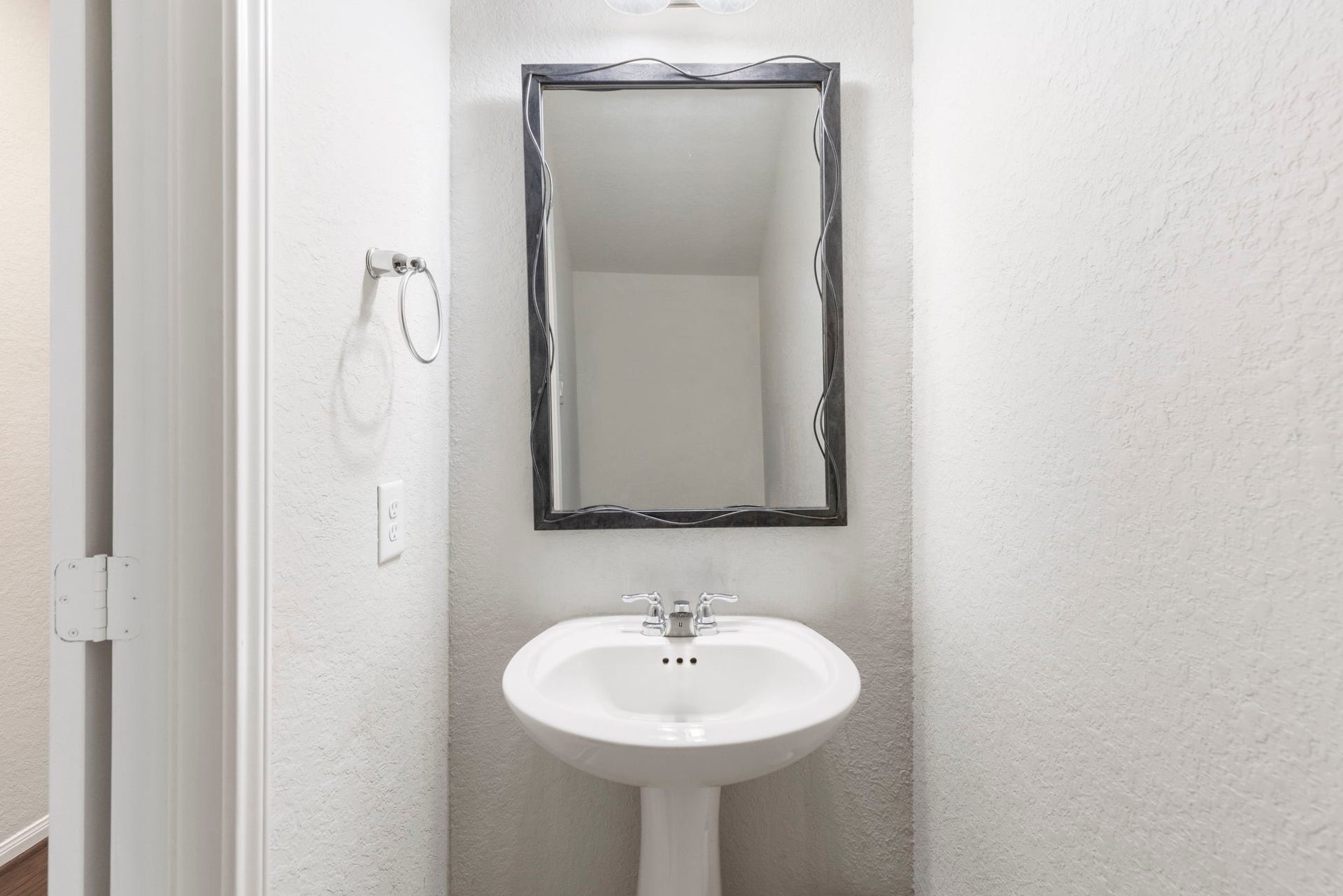 24030 Cannon Anello Court, Katy, TX 77493 The half bath.
