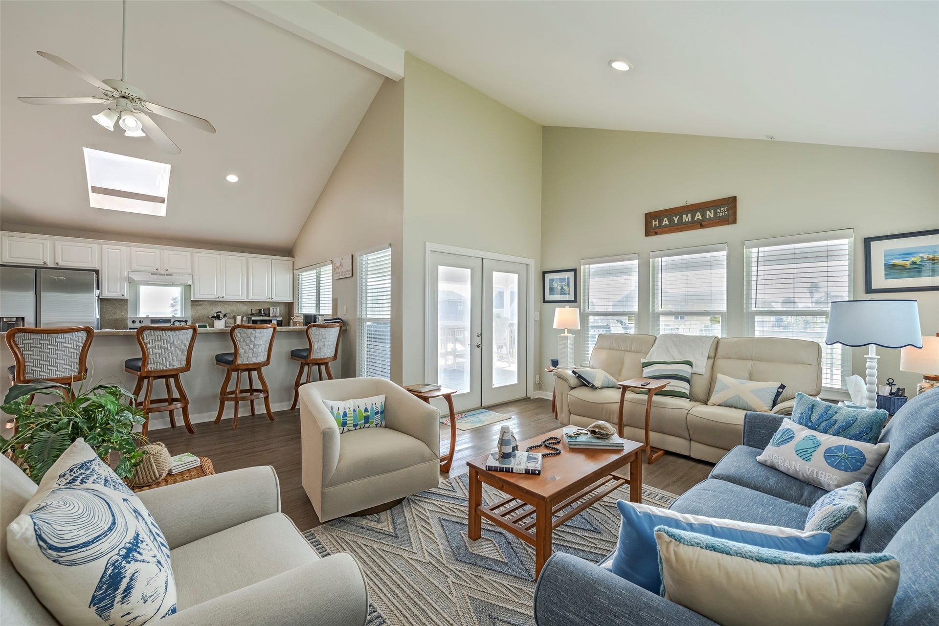 16906 Beachcomber Drive, Jamaica Beach, TX 77554 Living Room