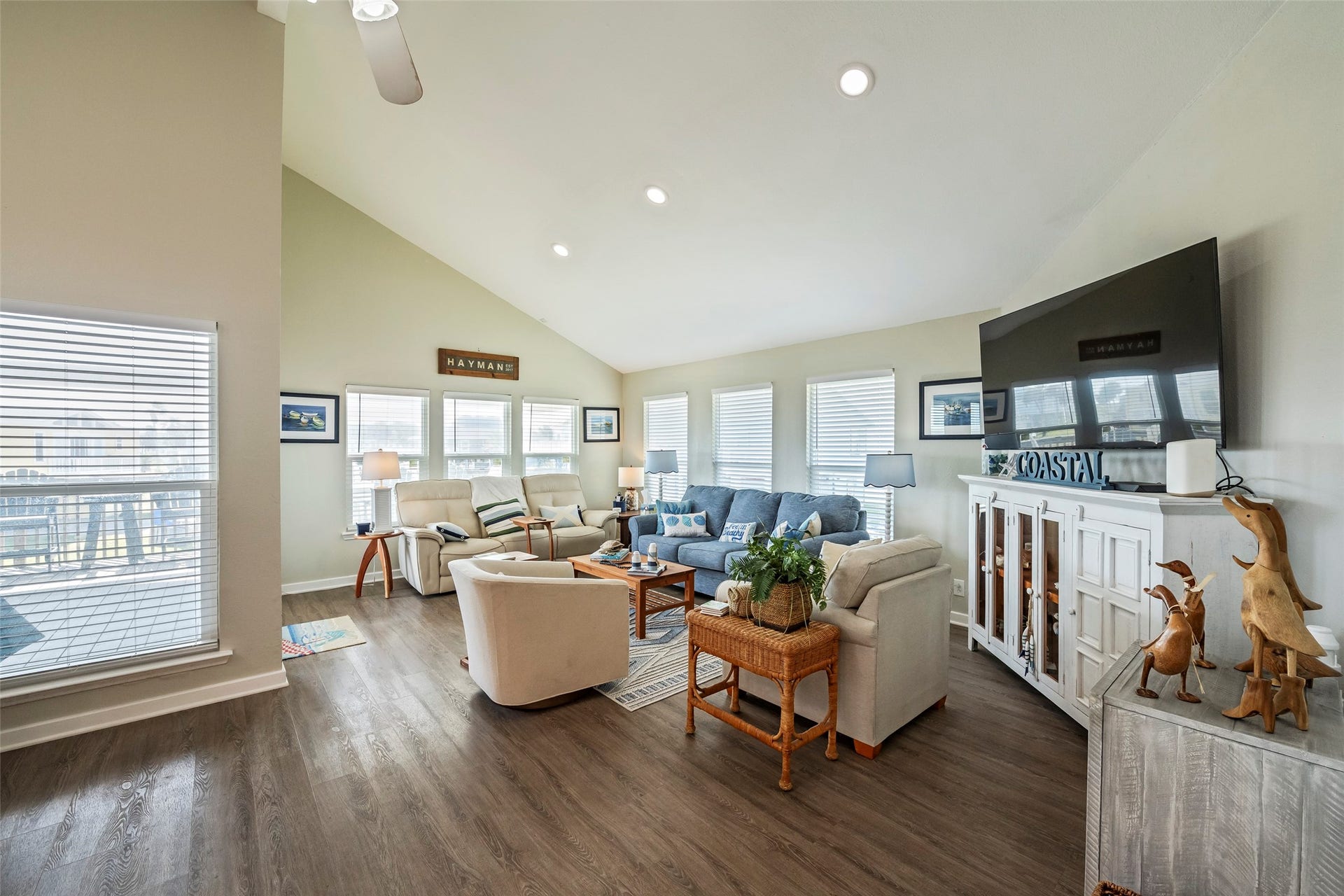 16906 Beachcomber Drive, Jamaica Beach, TX 77554 Living Room