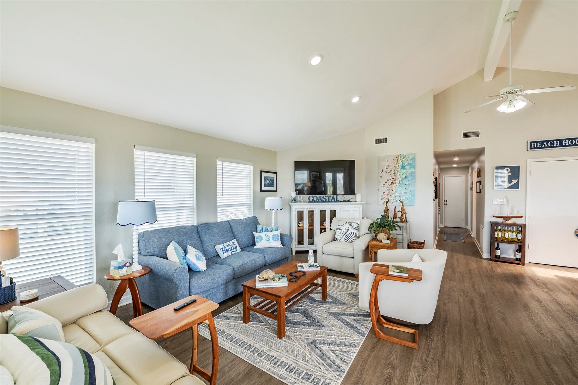 16906 Beachcomber Drive, Jamaica Beach, TX 77554 Living Room