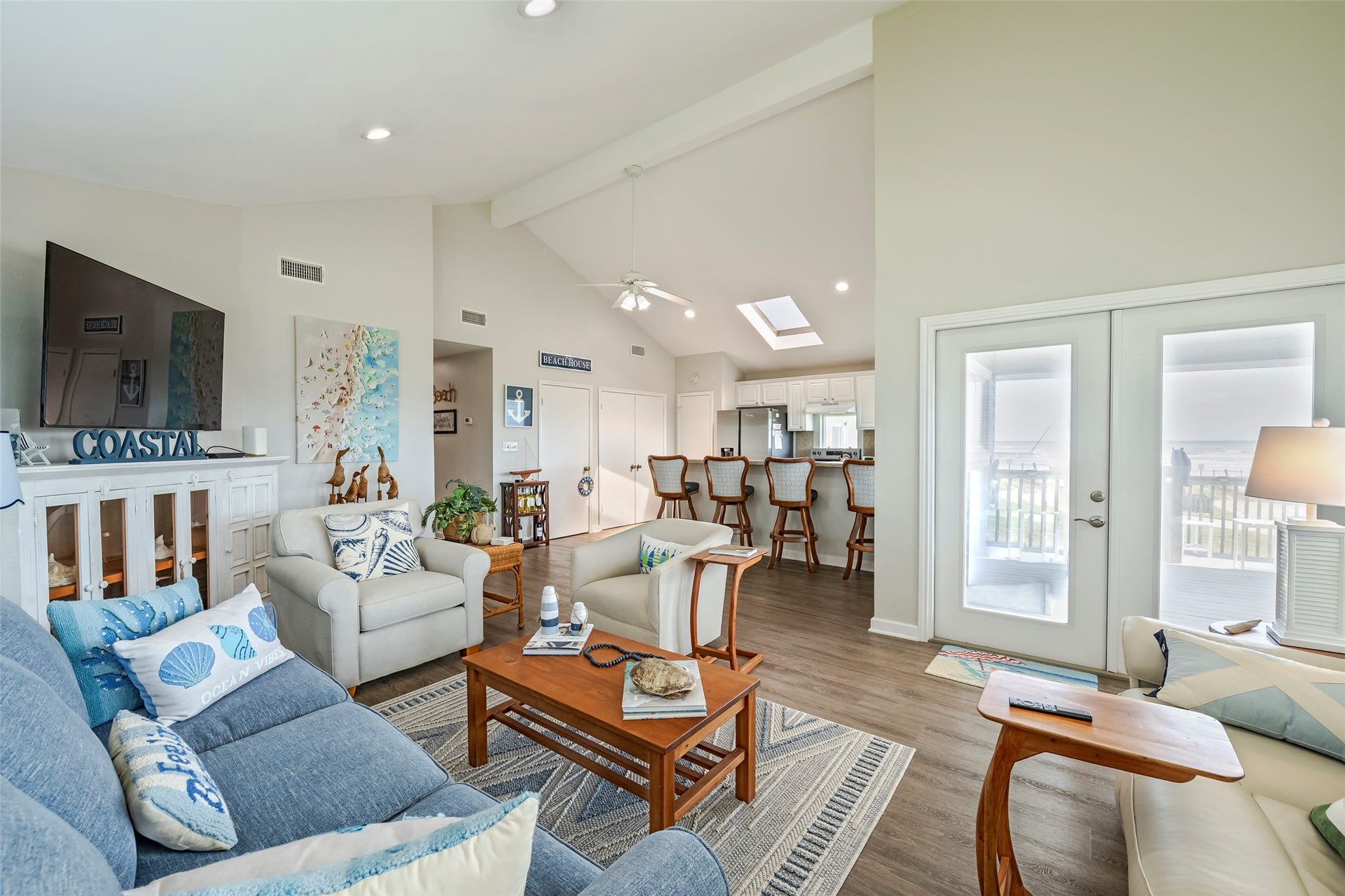 16906 Beachcomber Drive, Jamaica Beach, TX 77554 Living Room