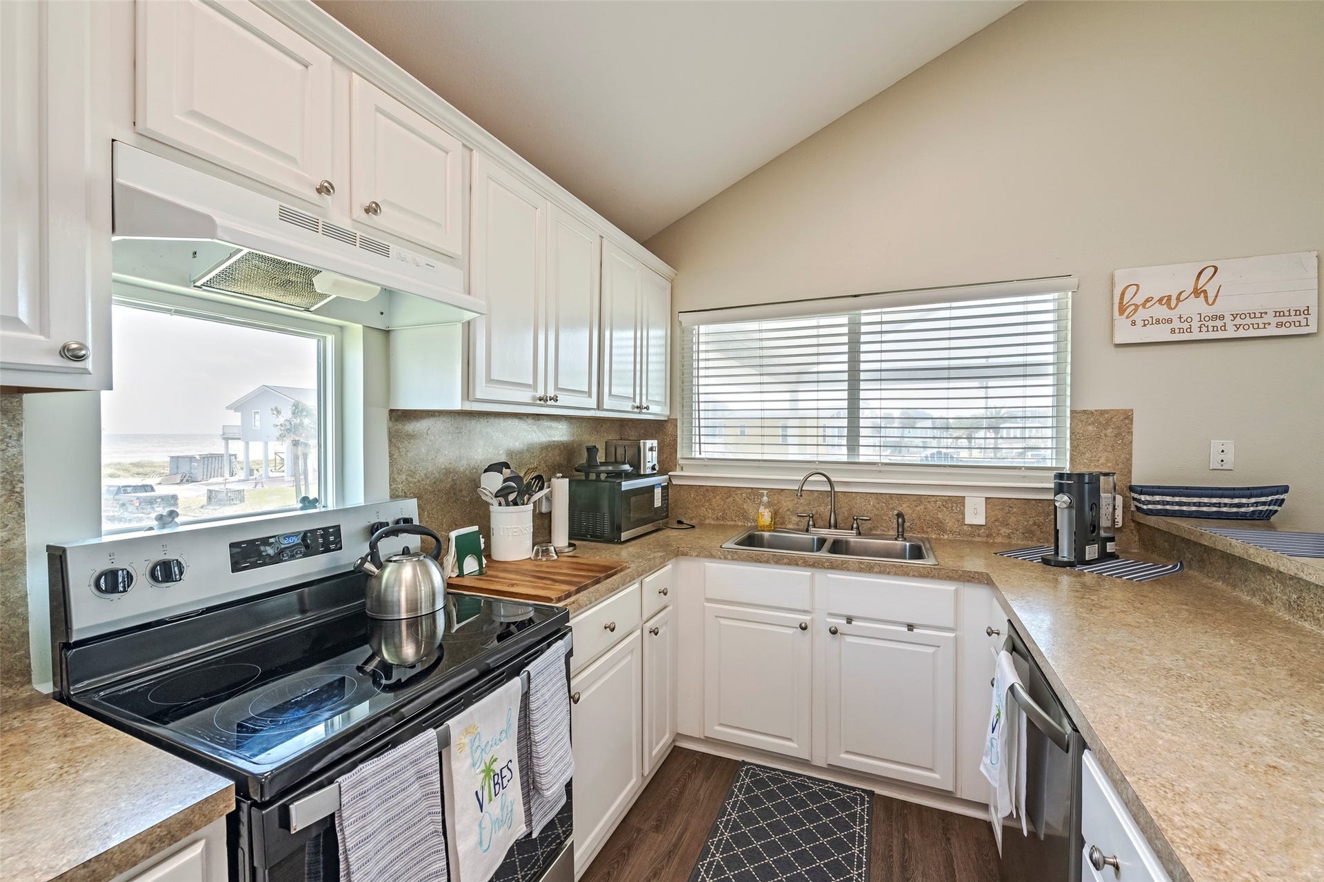 16906 Beachcomber Drive, Jamaica Beach, TX 77554 Kitchen