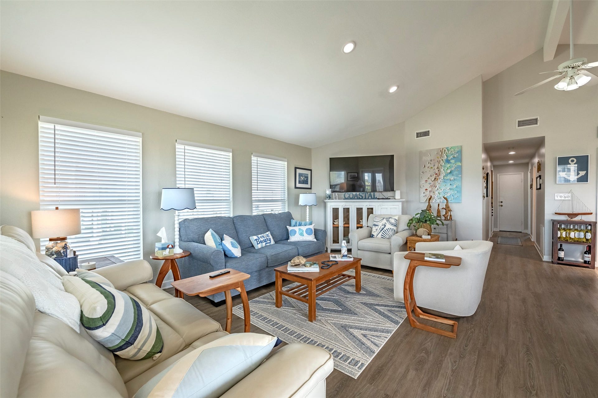 16906 Beachcomber Drive, Jamaica Beach, TX 77554 Living Room