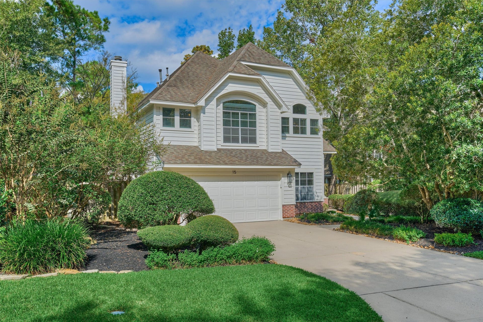 Welcome home to 15 S. Greywing Place!